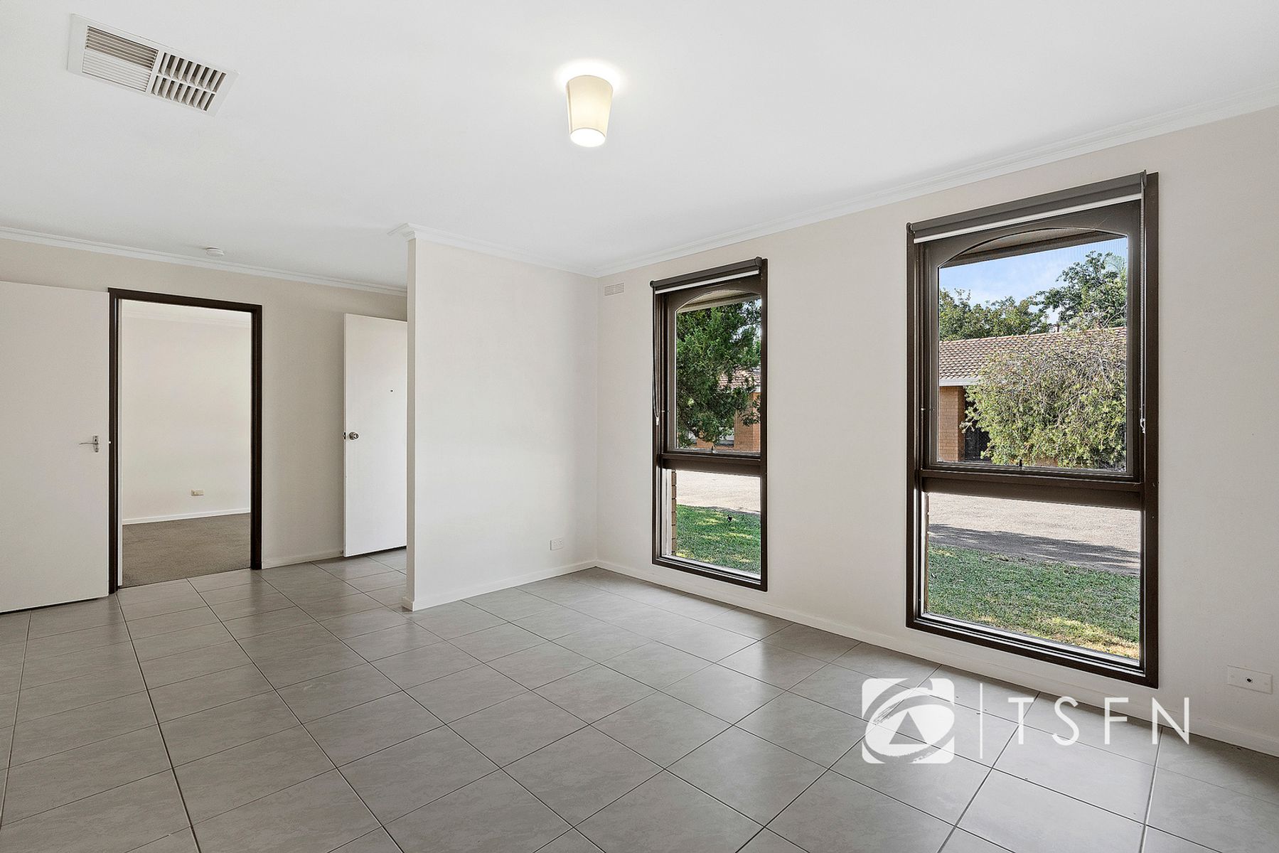2/129 Havlin Street East, Flora Hill VIC 3550, Flora Hill - Thumbnail 2