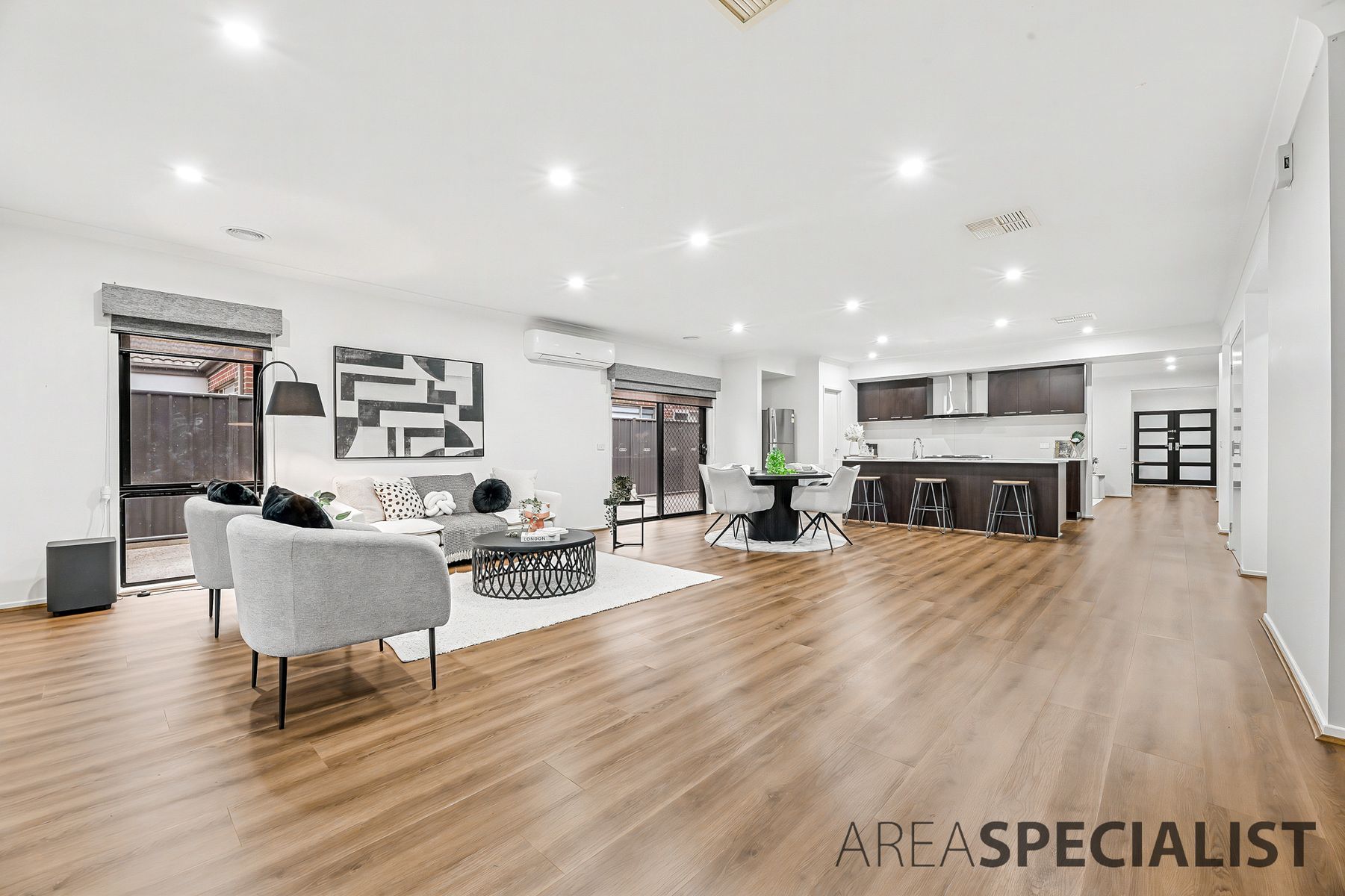 3 Aspera Place, Cranbourne North, Cranbourne North - Thumbnail 3