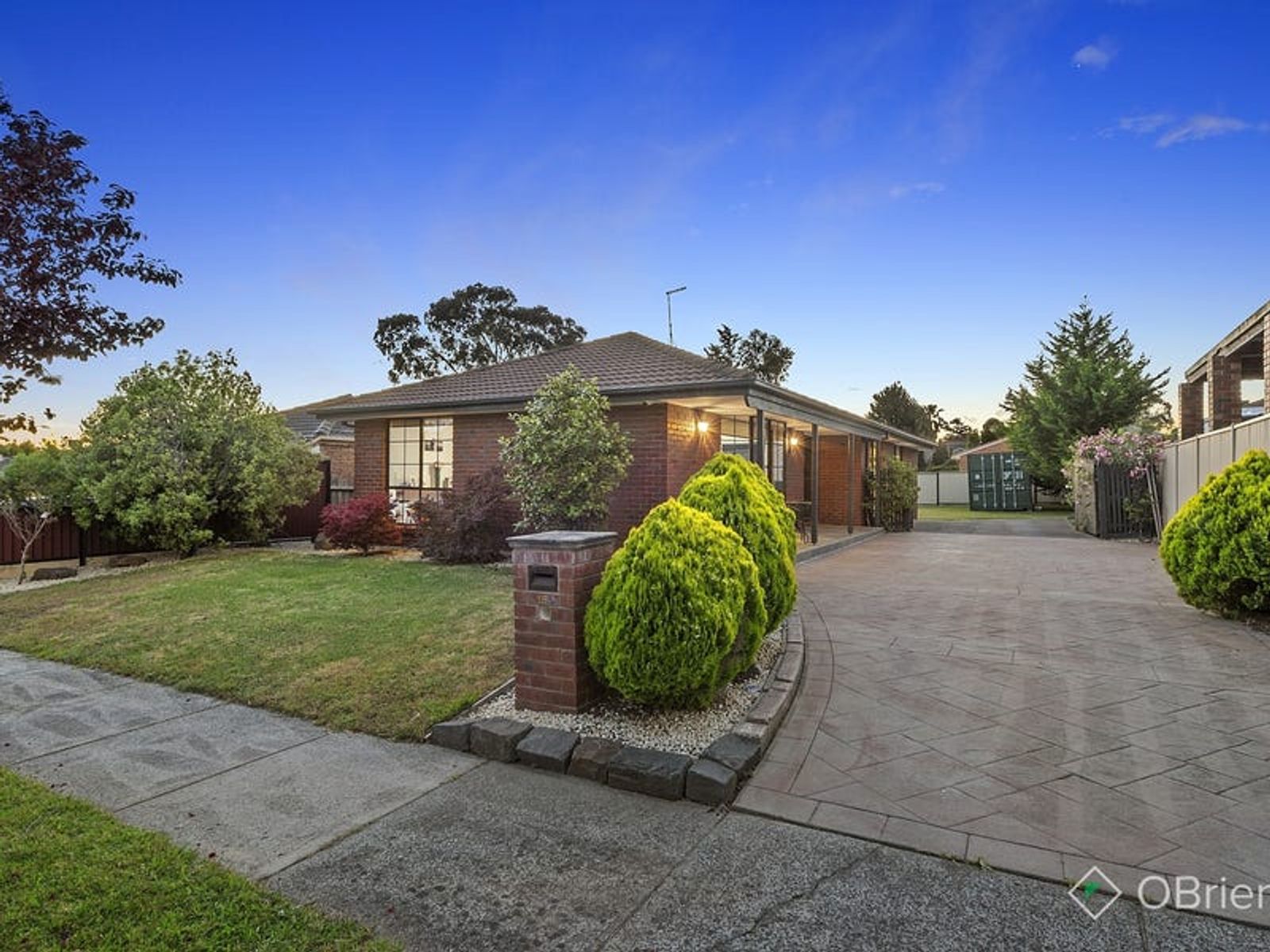 15 Steeple Place, Endeavour Hills, VIC 3802