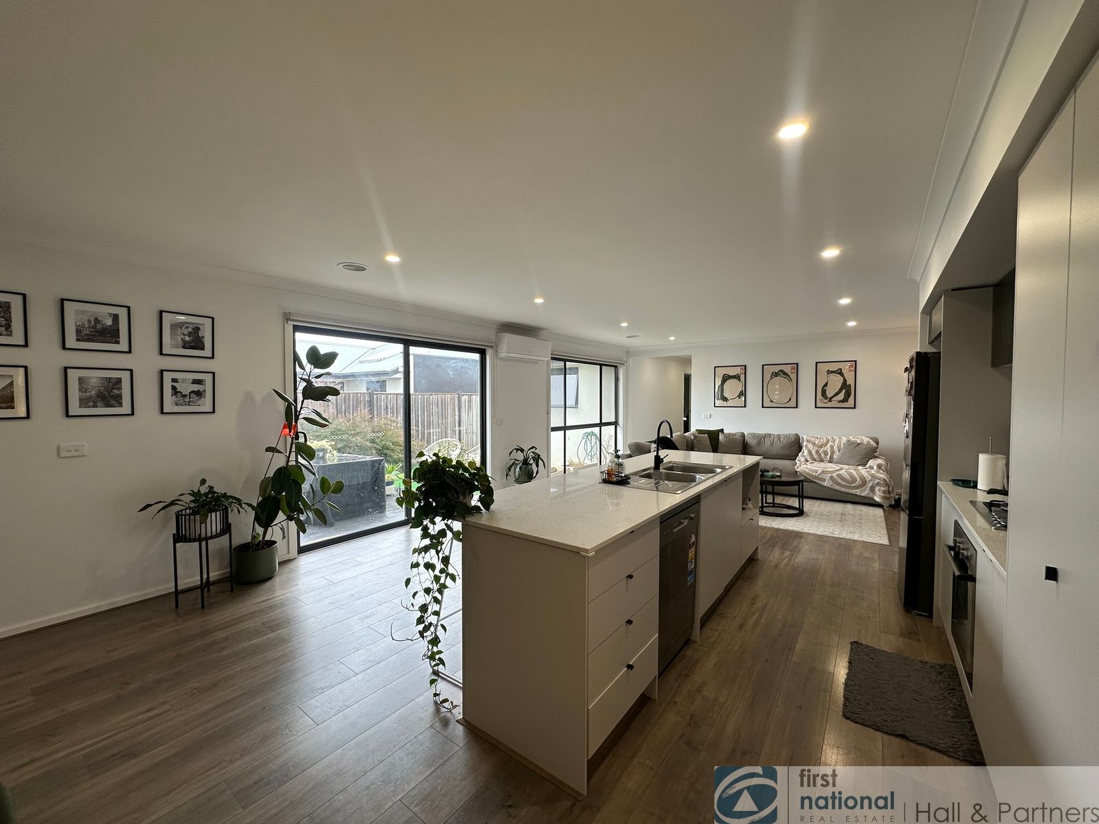 7 Redmill Terrace, Cranbourne East VIC 3977, Cranbourne East - Thumbnail 2