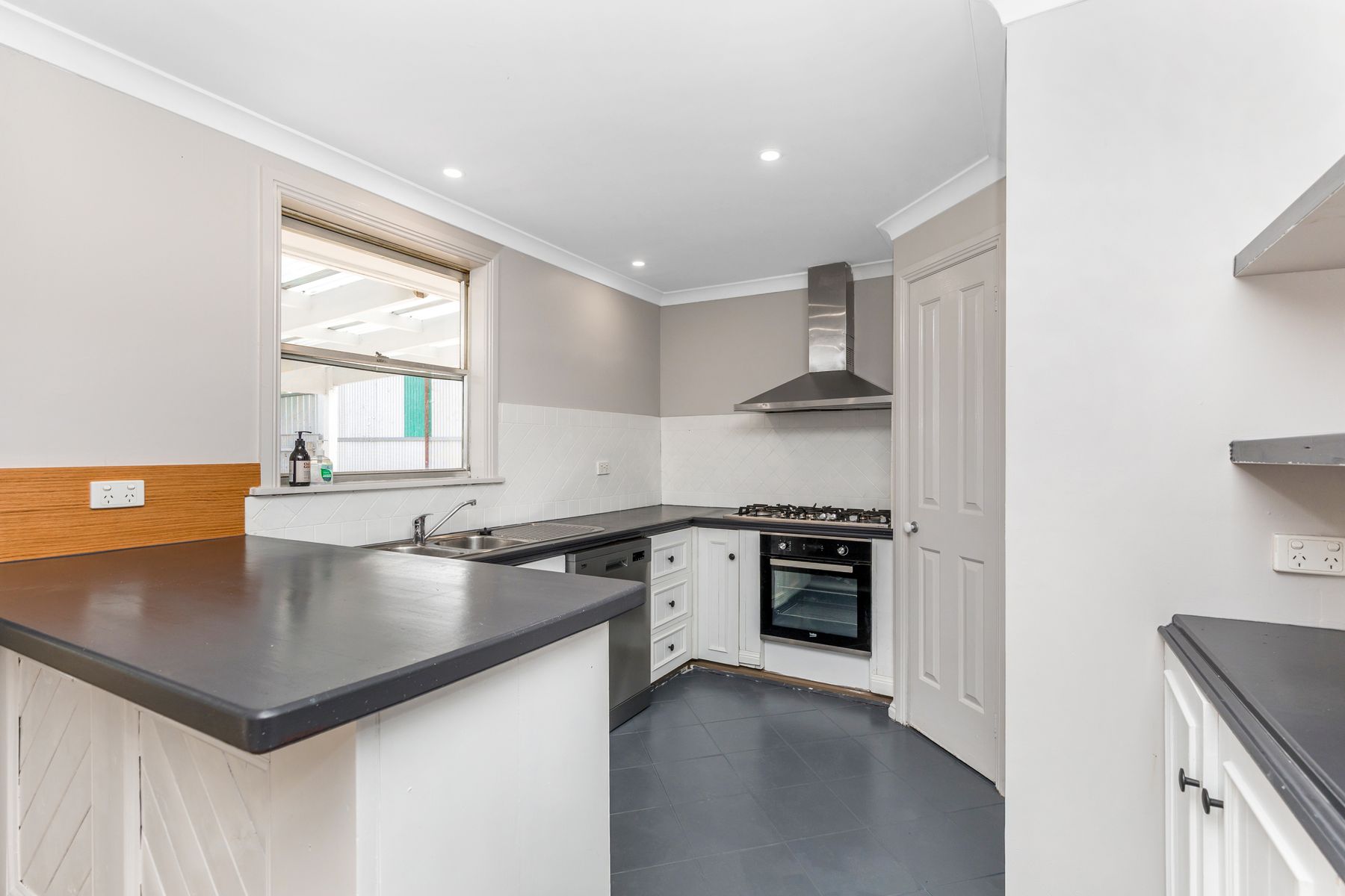 6 Golden Grove, Bendigo VIC 3550, Bendigo - Thumbnail 2