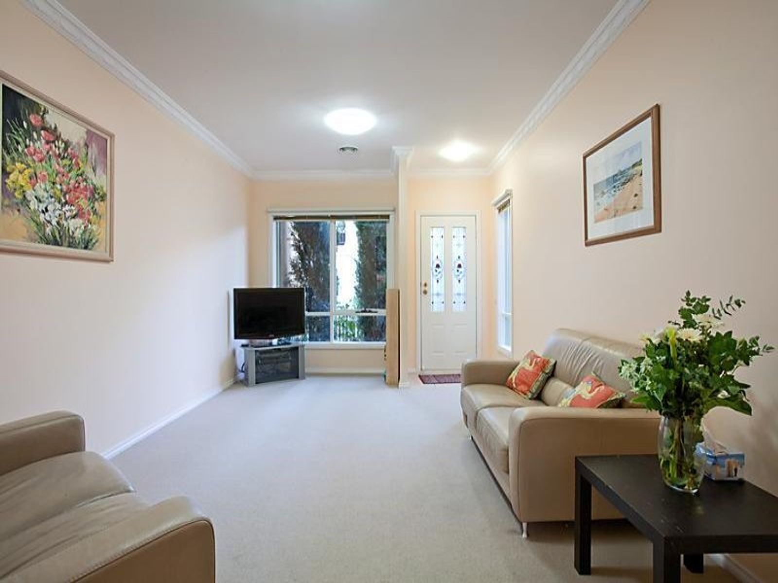 18 Cakebread Mews, Kensington - Thumbnail 2