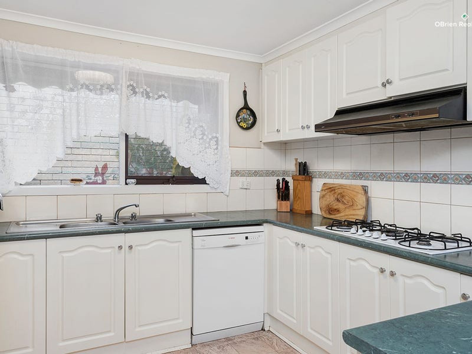 2 Plumpton Court, Endeavour Hills, VIC 3802, Endeavour Hills - Thumbnail 3