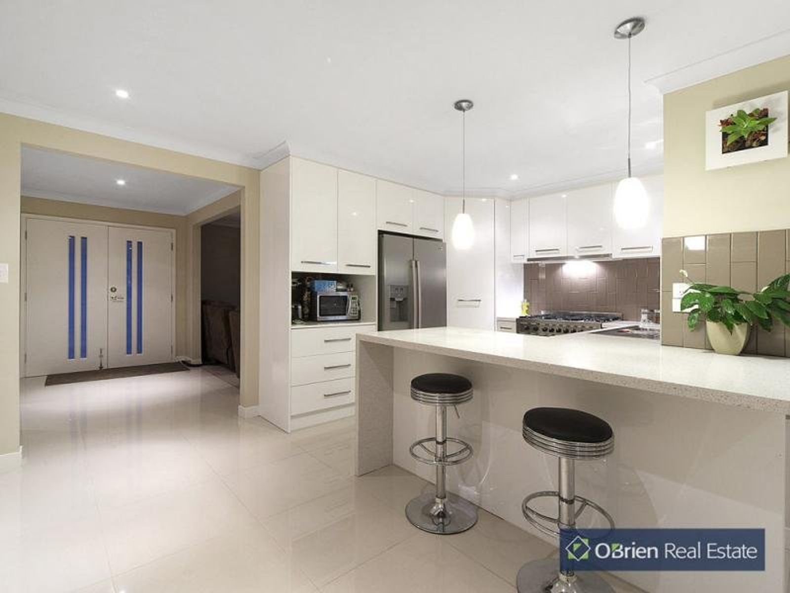 18 William Perry Close, Endeavour Hills, VIC 3802, Endeavour Hills - Thumbnail 2