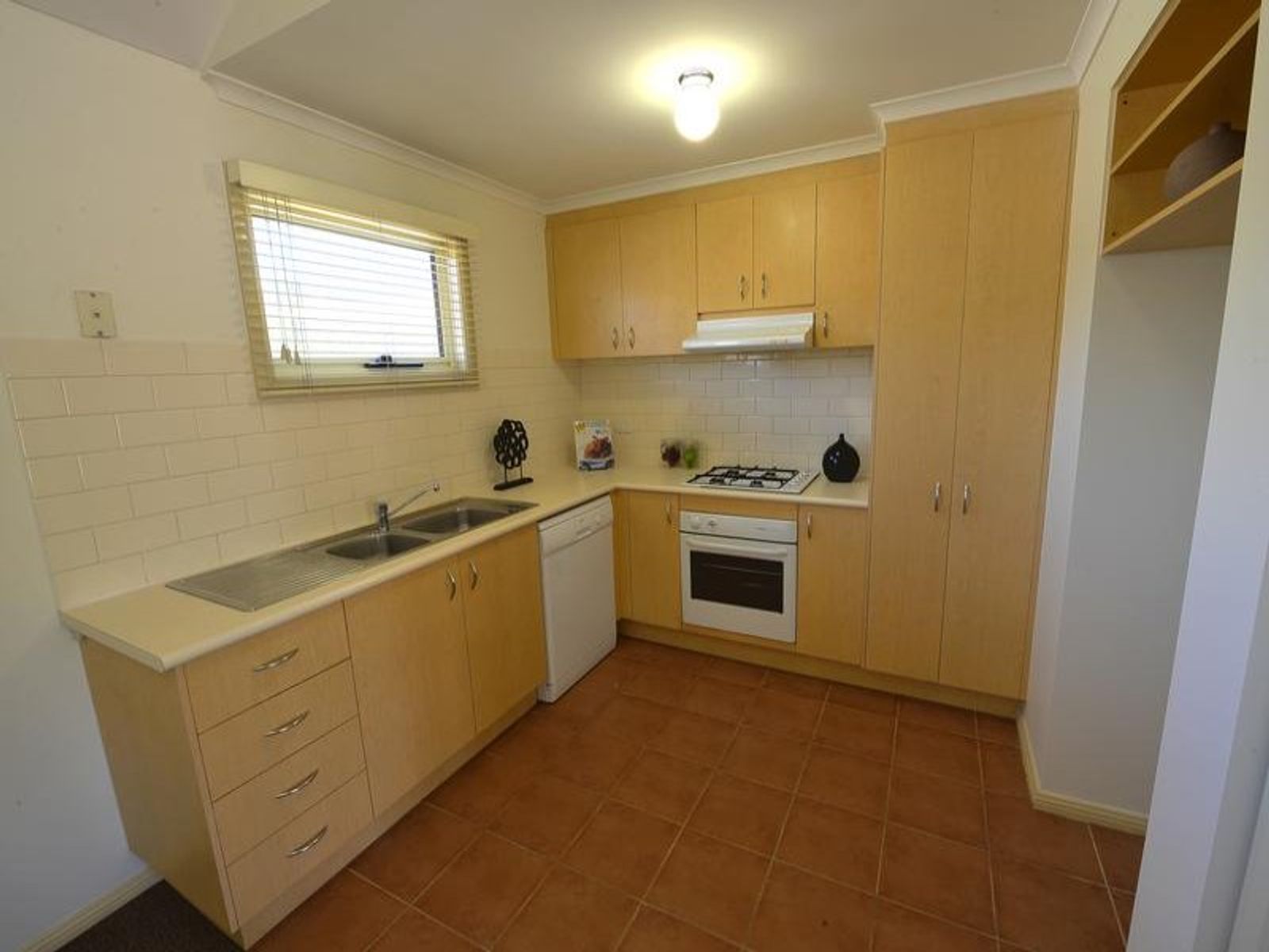 15 Cakebread Mews, Kensington - Thumbnail 7