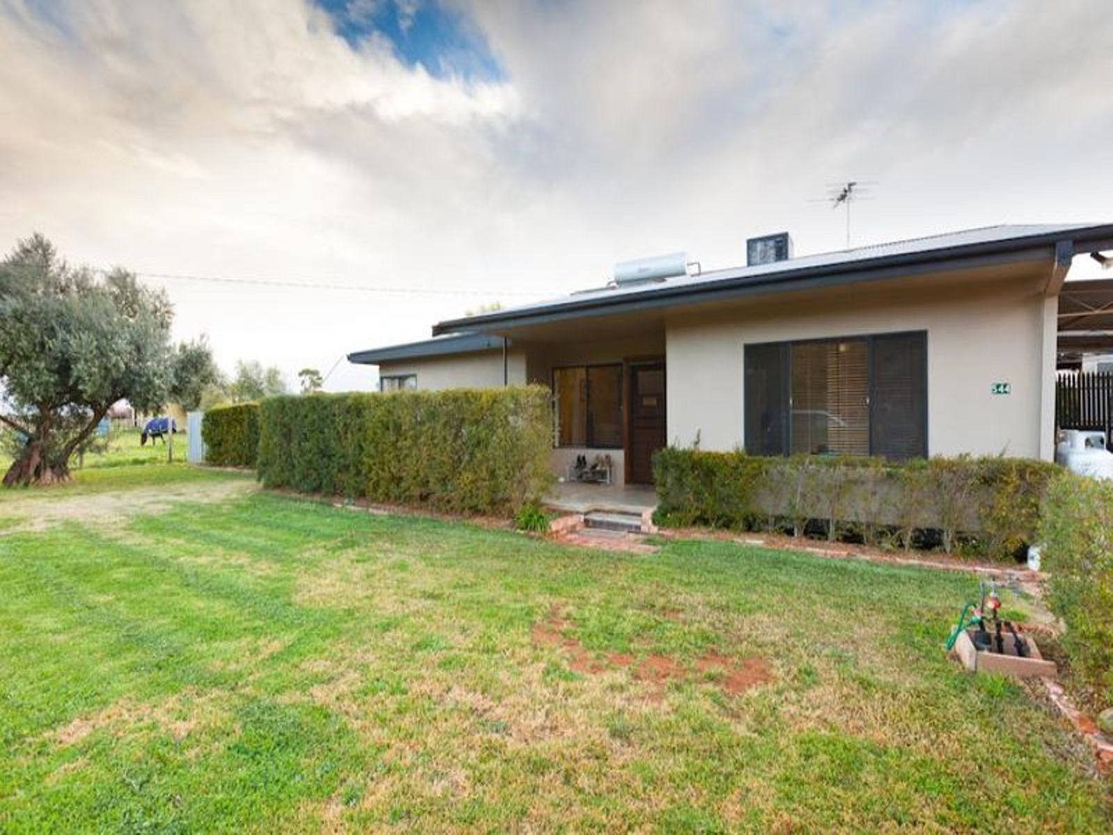 544 Cureton Avenue, Nichols Point - Thumbnail 2