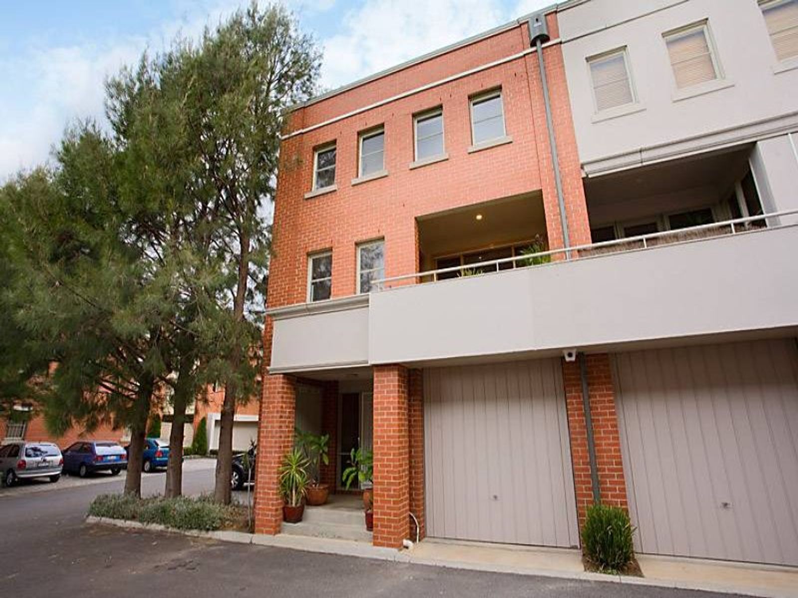 1/162 Stockmans Way, Kensington - Thumbnail 2