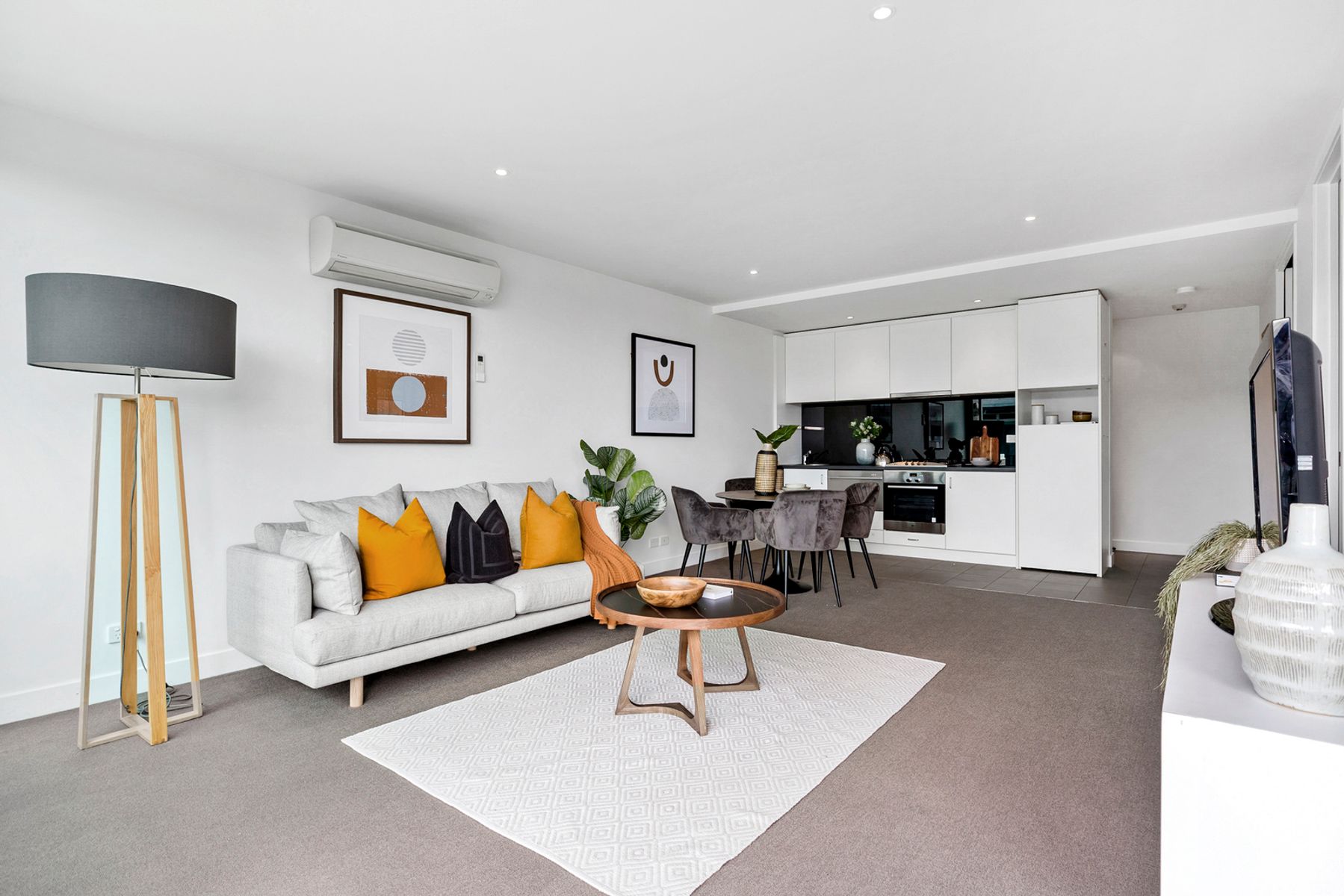 70/1501, Glen Iris - Thumbnail 2