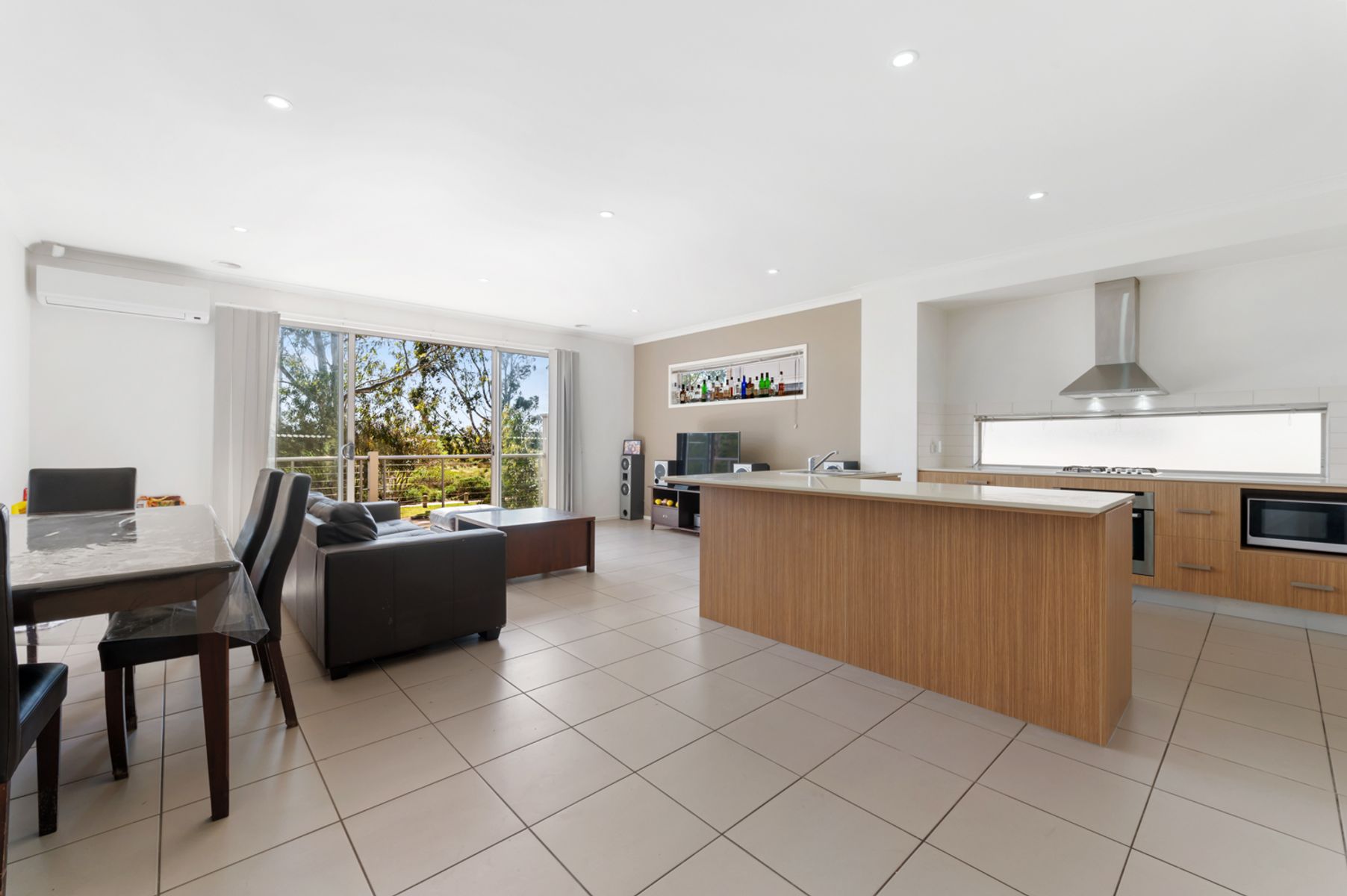 51 Broadbeach Circuit, Point Cook, VIC 3030, Point Cook - Thumbnail 2
