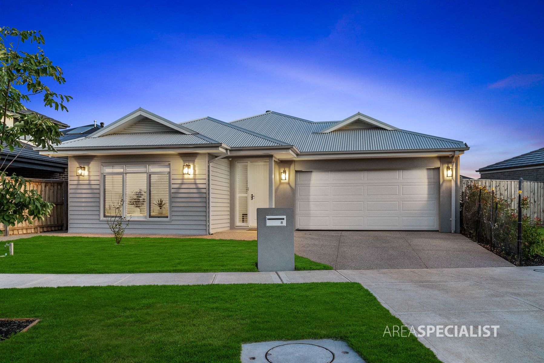 8 Sugarloaf Grove, Werribee, VIC 3030, Werribee - Thumbnail 2
