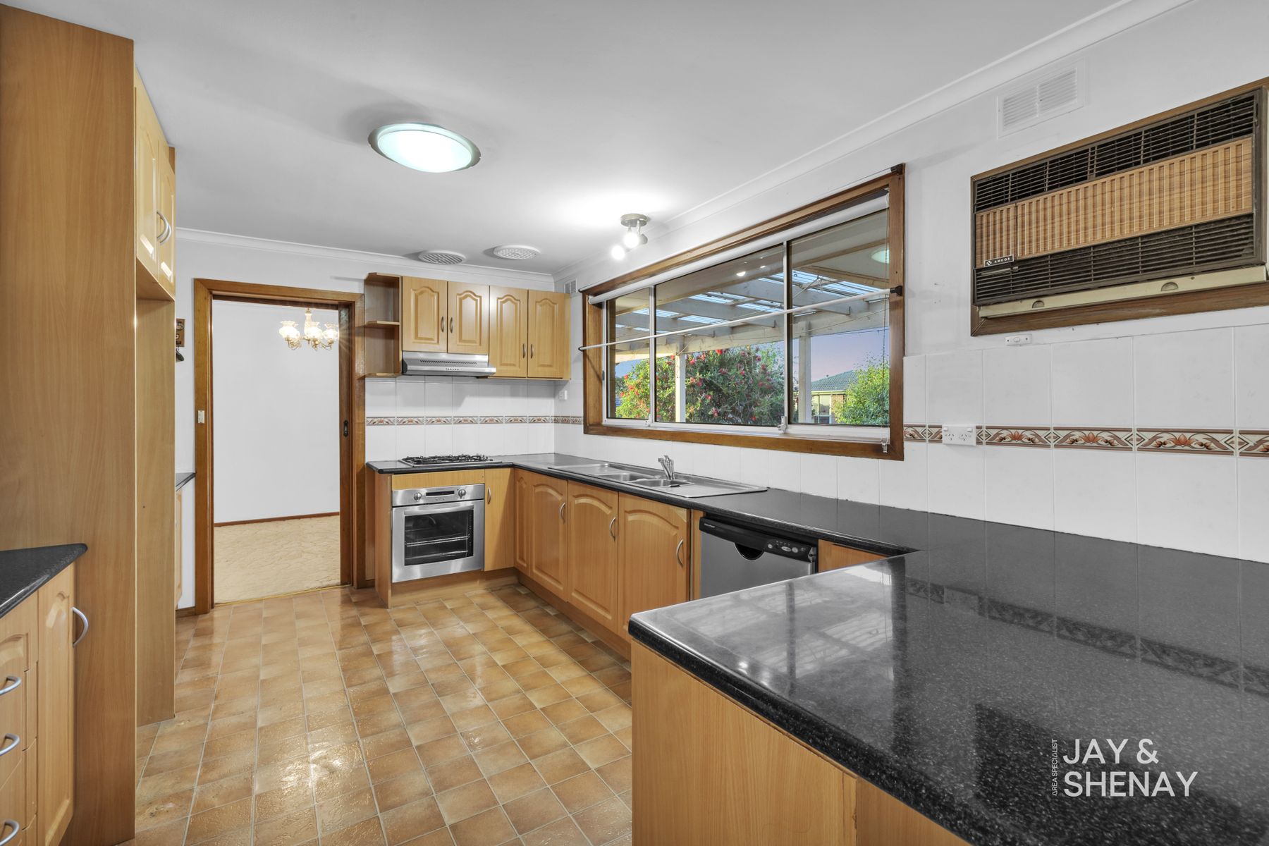 32 Zachary Hicks Crescent, Endeavour Hills, VIC 3802, Endeavour Hills - Thumbnail 4