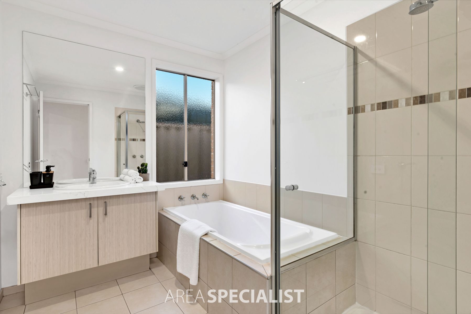 17 Bowyer Avenue, Cranbourne East, VIC 3977, Cranbourne East - Thumbnail 5