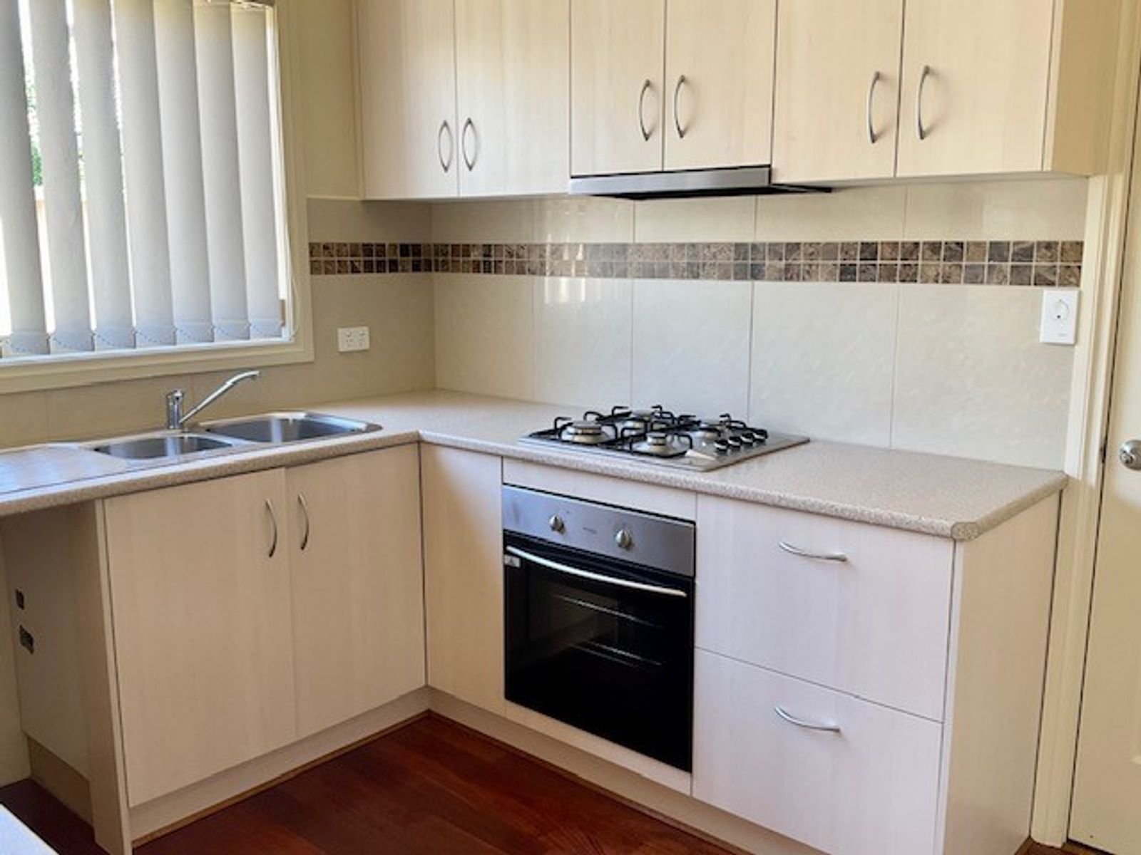 3/7 Trinca Court, Werribee VIC 3030, Werribee - Thumbnail 2