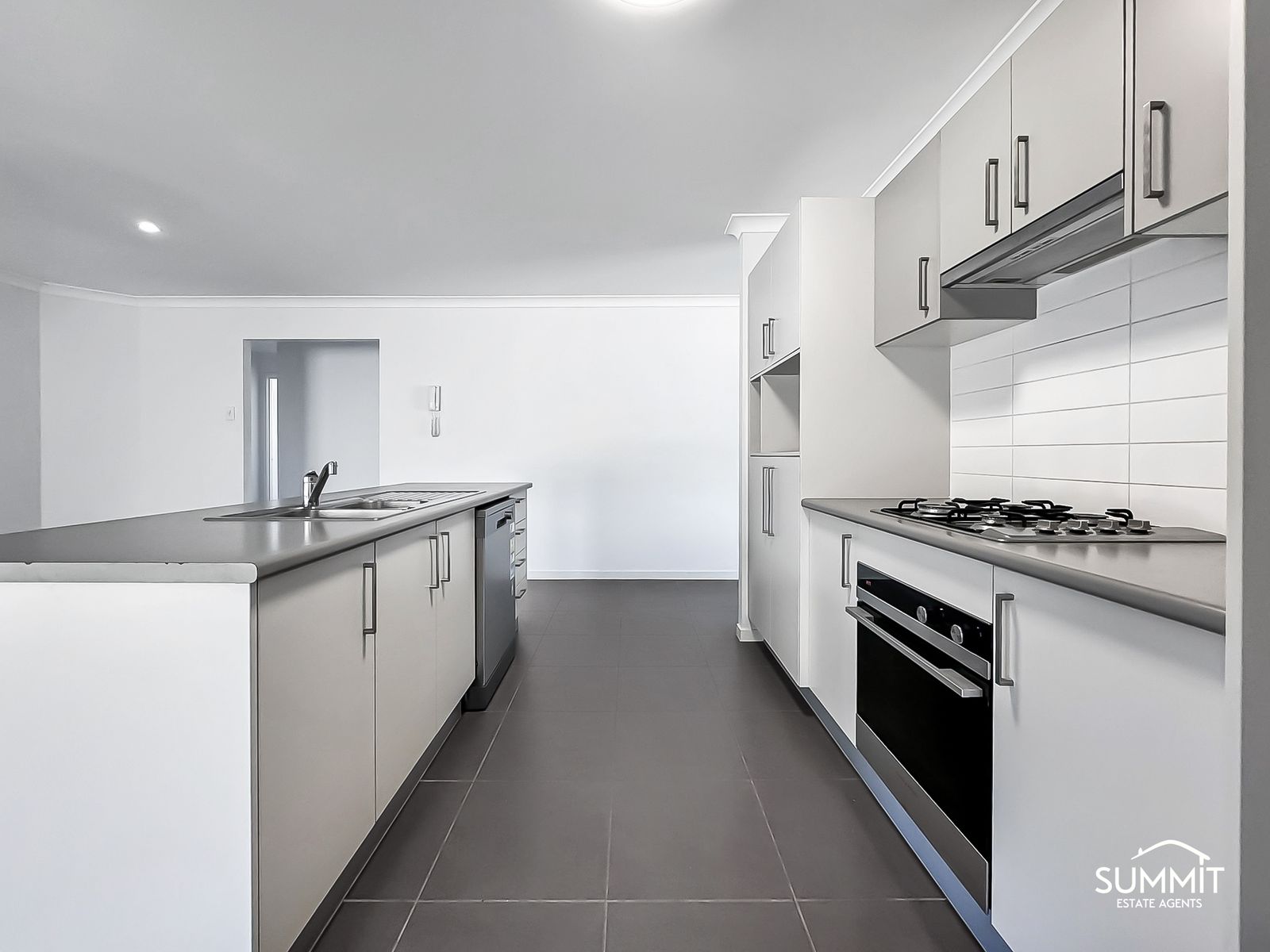 22 Shearwater Drive, Glen Eden - Thumbnail 4