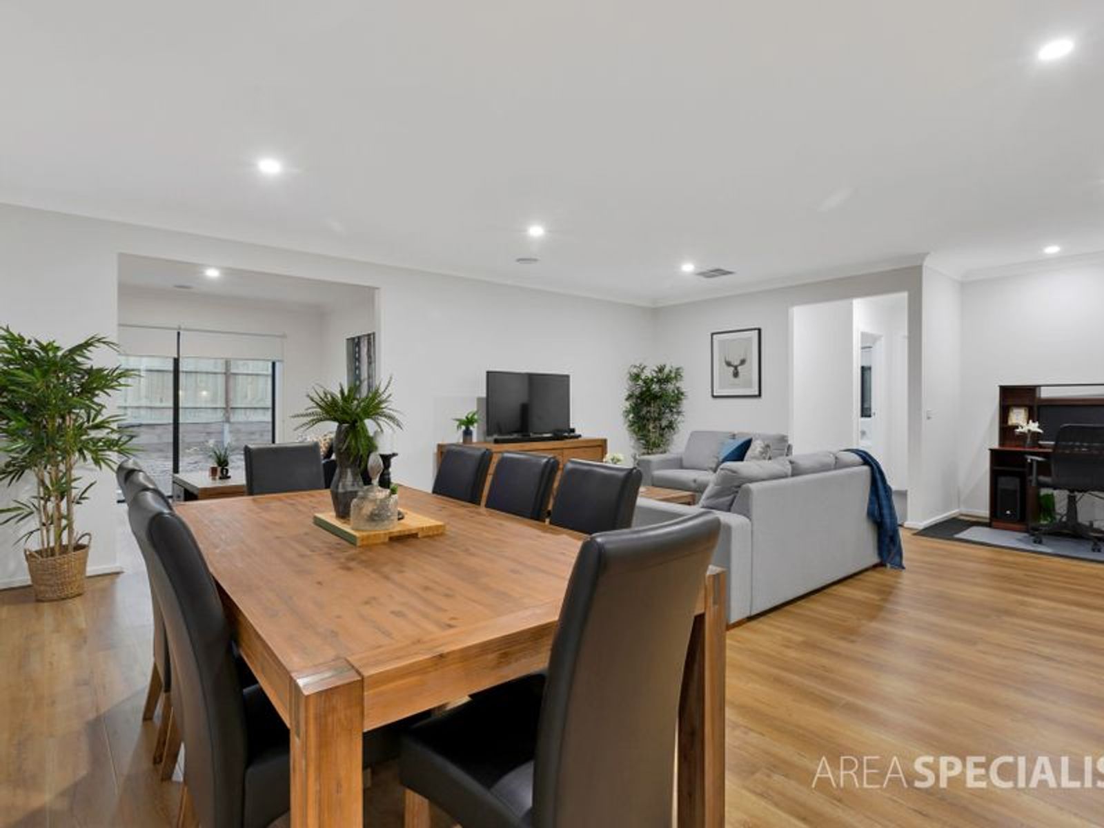 24 Catees Street, Clyde North, VIC 3978, Clyde North - Thumbnail 3