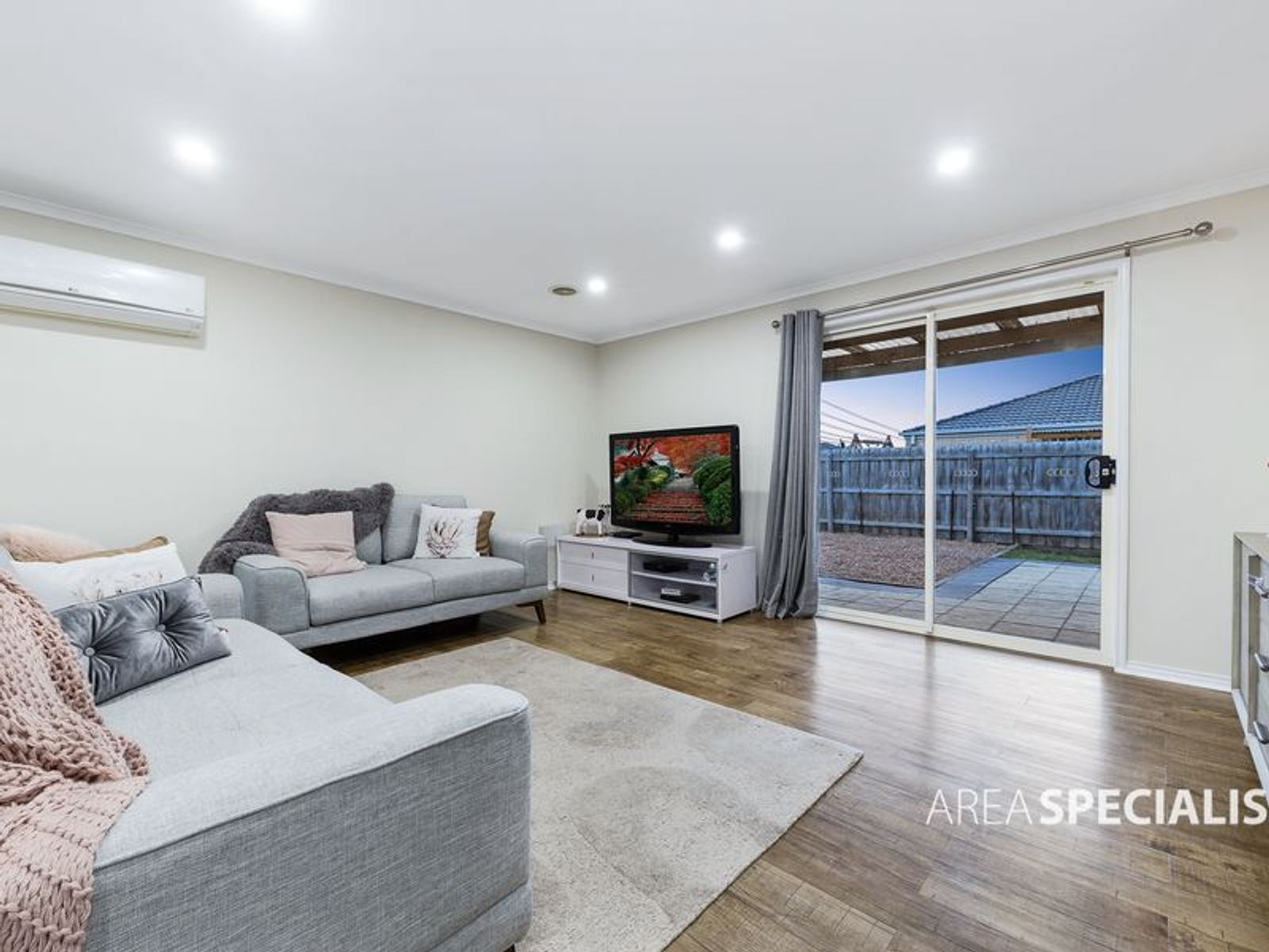 1 CRANBERRY PL, Cranbourne, VIC 3977, Cranbourne - Thumbnail 2