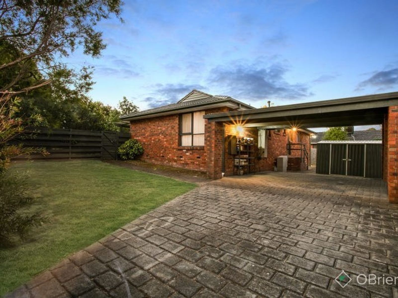 2 Robert Molyneux Avenue, Endeavour Hills, VIC 3802, Endeavour Hills - Thumbnail 2