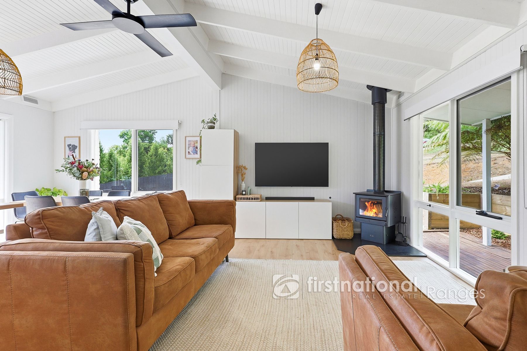 39 First Avenue, Cockatoo VIC 3781, Cockatoo - Thumbnail 2