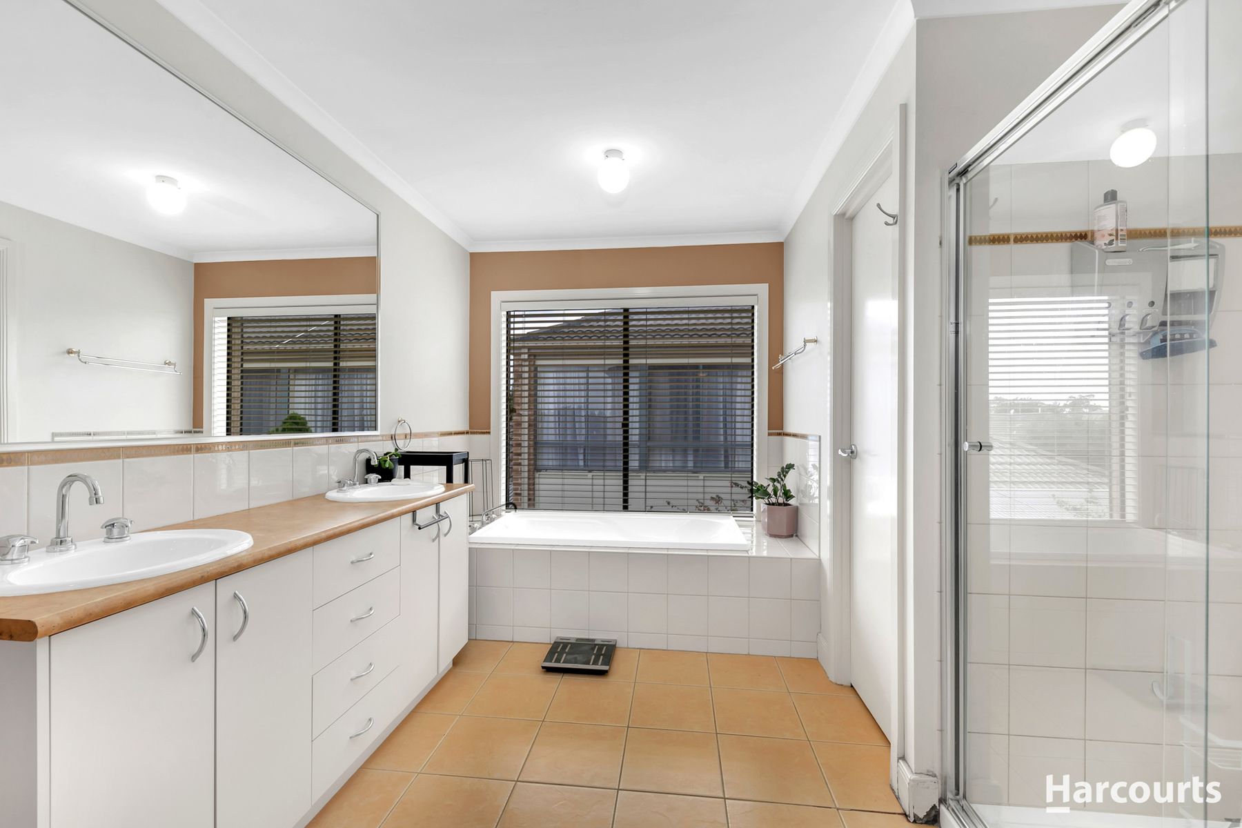 8 Claretown Avenue, Caroline Springs, VIC 3023, Caroline Springs - Thumbnail 7