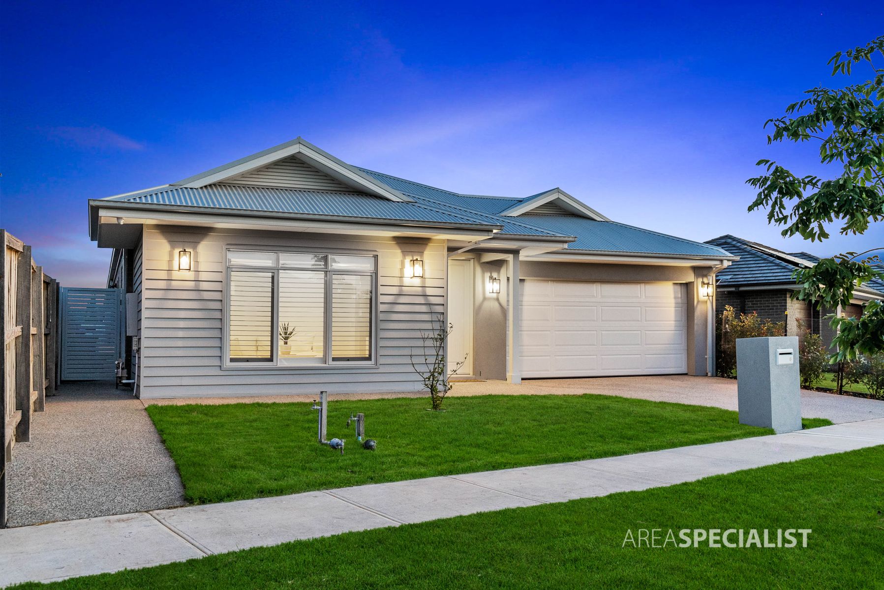 8 Sugarloaf Grove, Werribee, VIC 3030, Werribee - Thumbnail 3