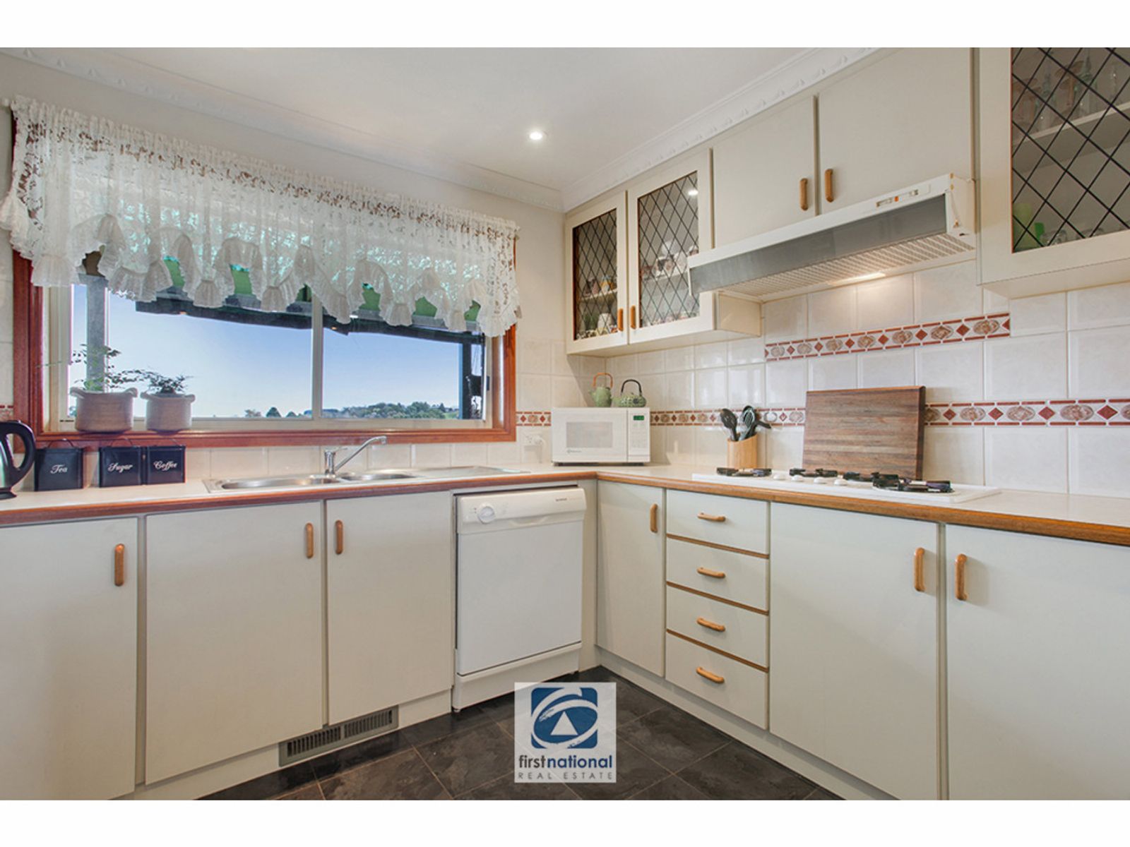 27 Willow Crescent, Warragul, VIC 3820, Warragul - Thumbnail 3