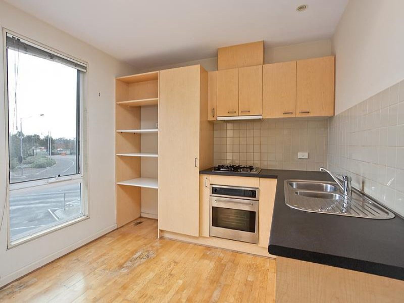4/1 Gatehouse Drive, Kensington - Thumbnail 2