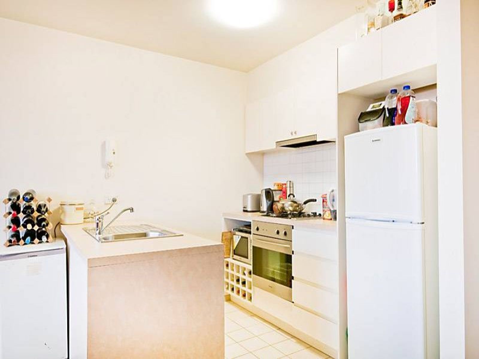 B403/70 Speakmen Street, Kensington - Thumbnail 3
