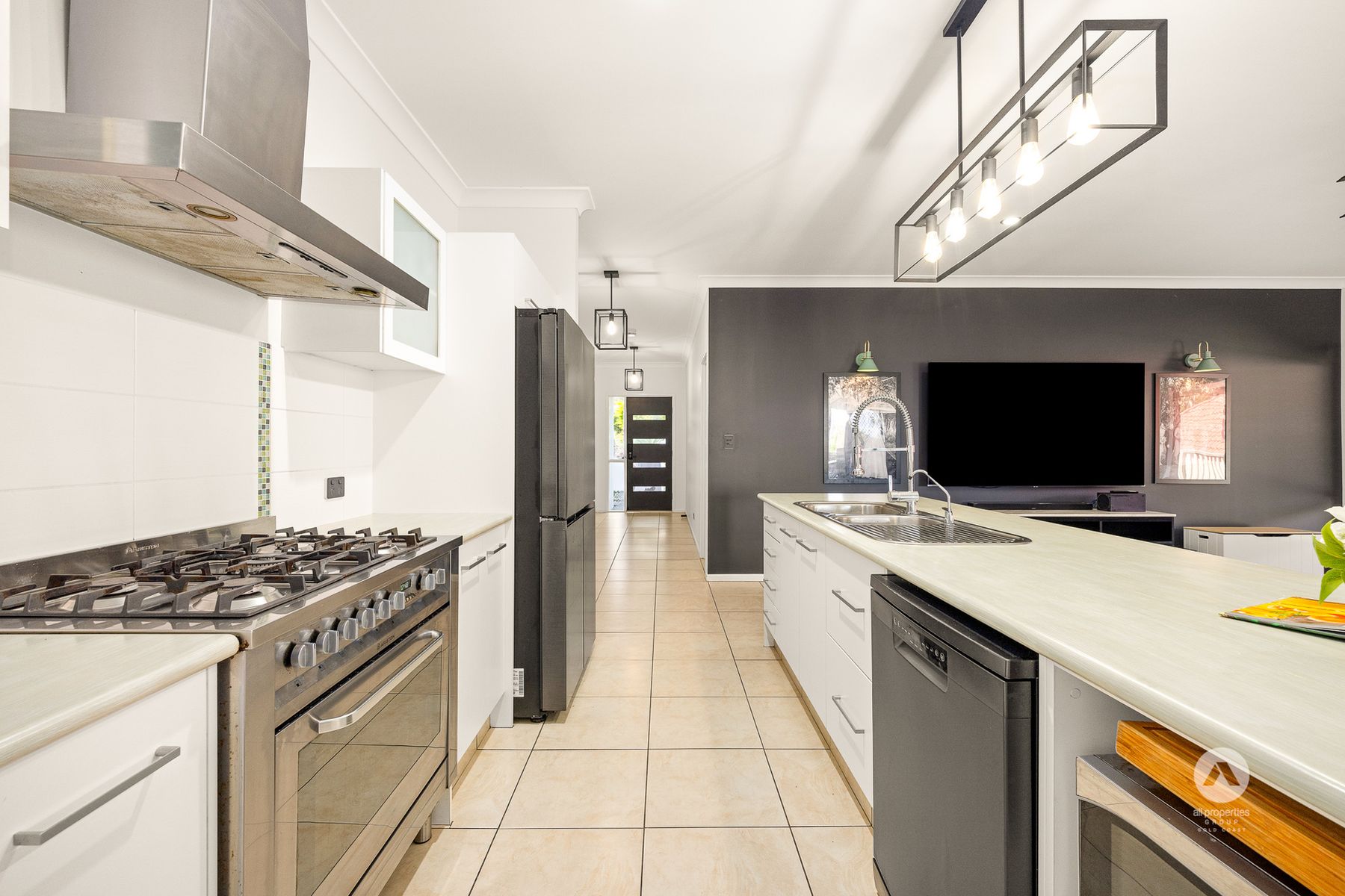 41 Zane Street, Molendinar QLD 4214, Molendinar - Thumbnail 2
