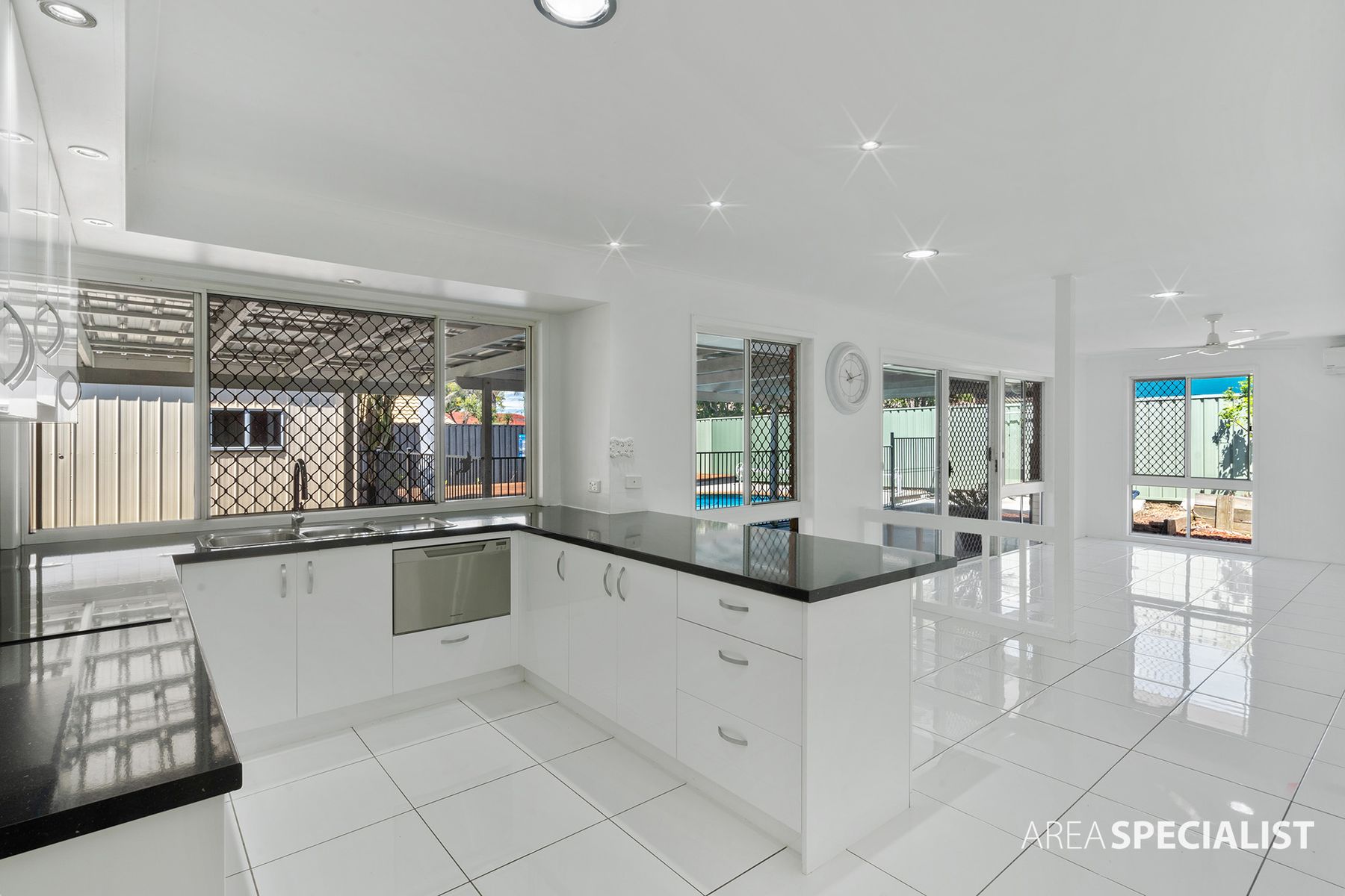 24 Linning Street, Mount Warren Park, QLD 4207, Mount Warren Park - Thumbnail 7