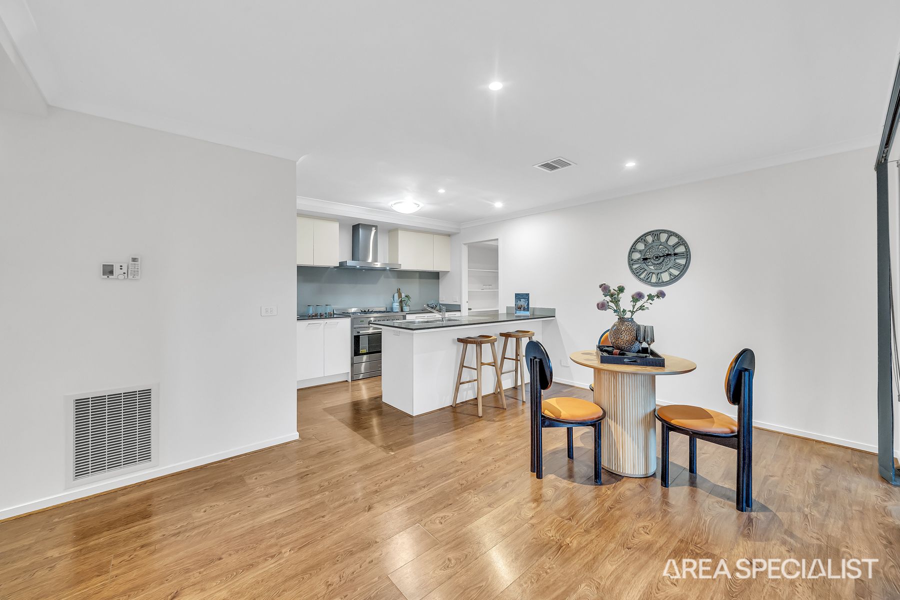 16 Mathoura Avenue, Werribee, VIC 3030, Werribee - Thumbnail 7