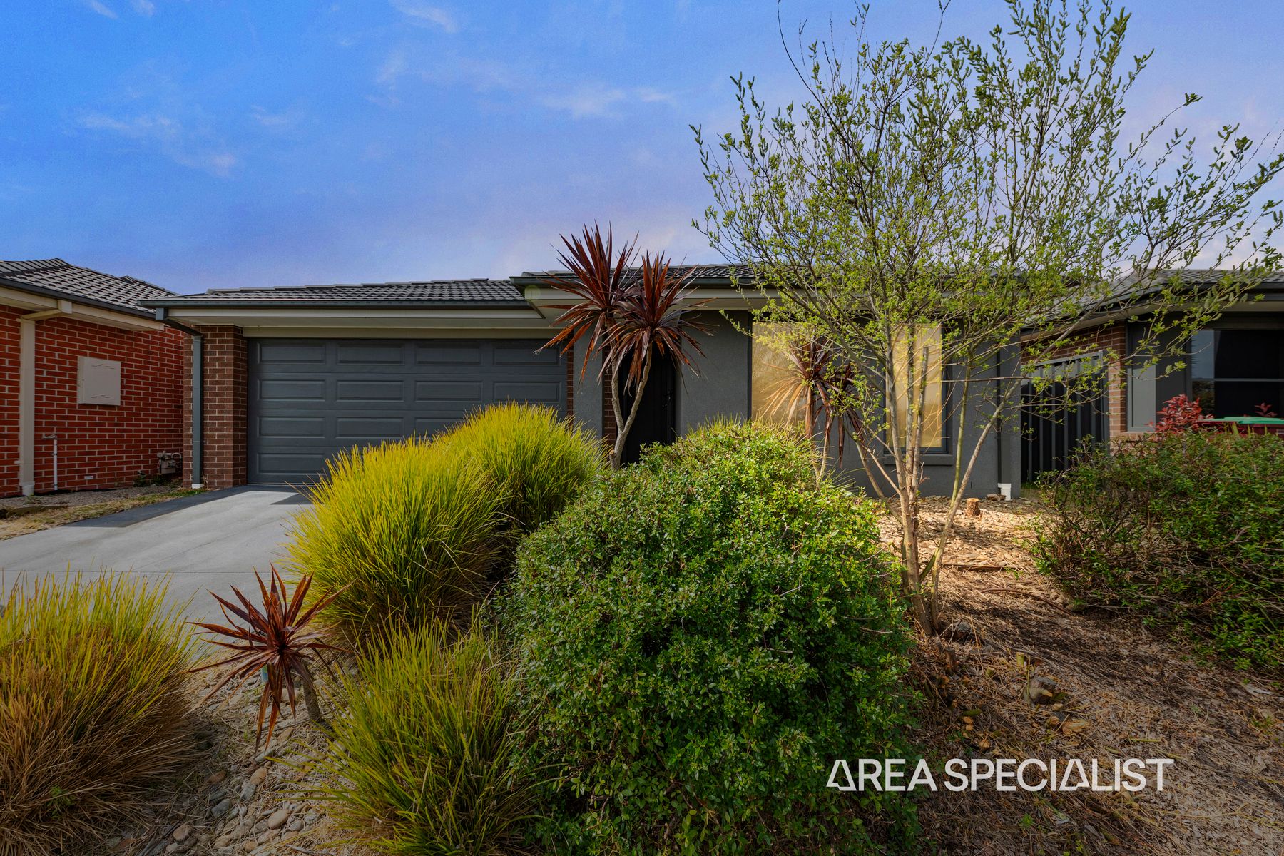 9 Jupiter Crescent, Cranbourne West, VIC 3977, Cranbourne West - Thumbnail 2
