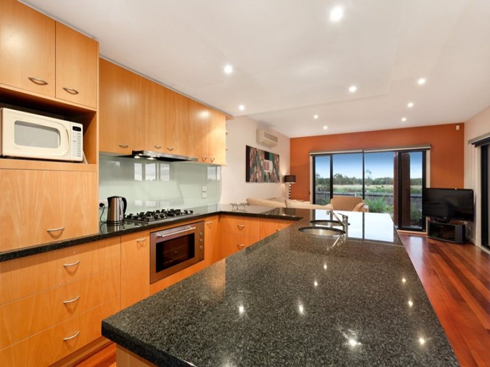 12 Island Point Avenue, Waterways, VIC 3195, Waterways - Thumbnail 3