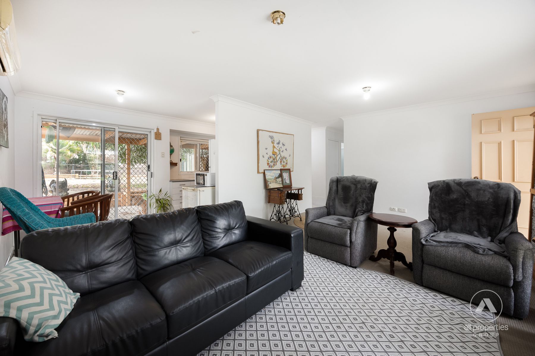 15 Calder Court, Crestmead QLD 4132, Crestmead - Thumbnail 3