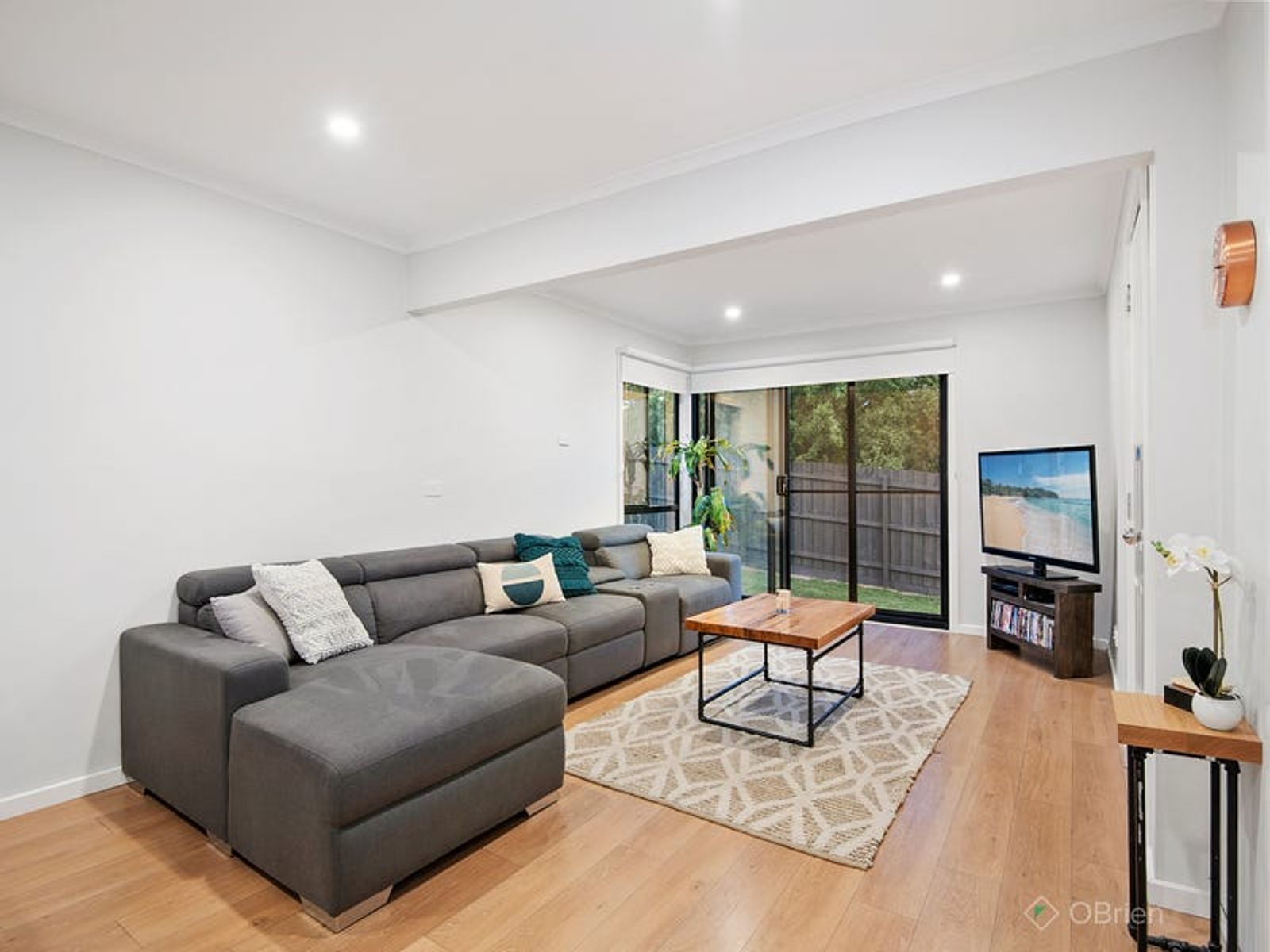 6 Hardman Court, Endeavour Hills, VIC 3802, Endeavour Hills - Thumbnail 2