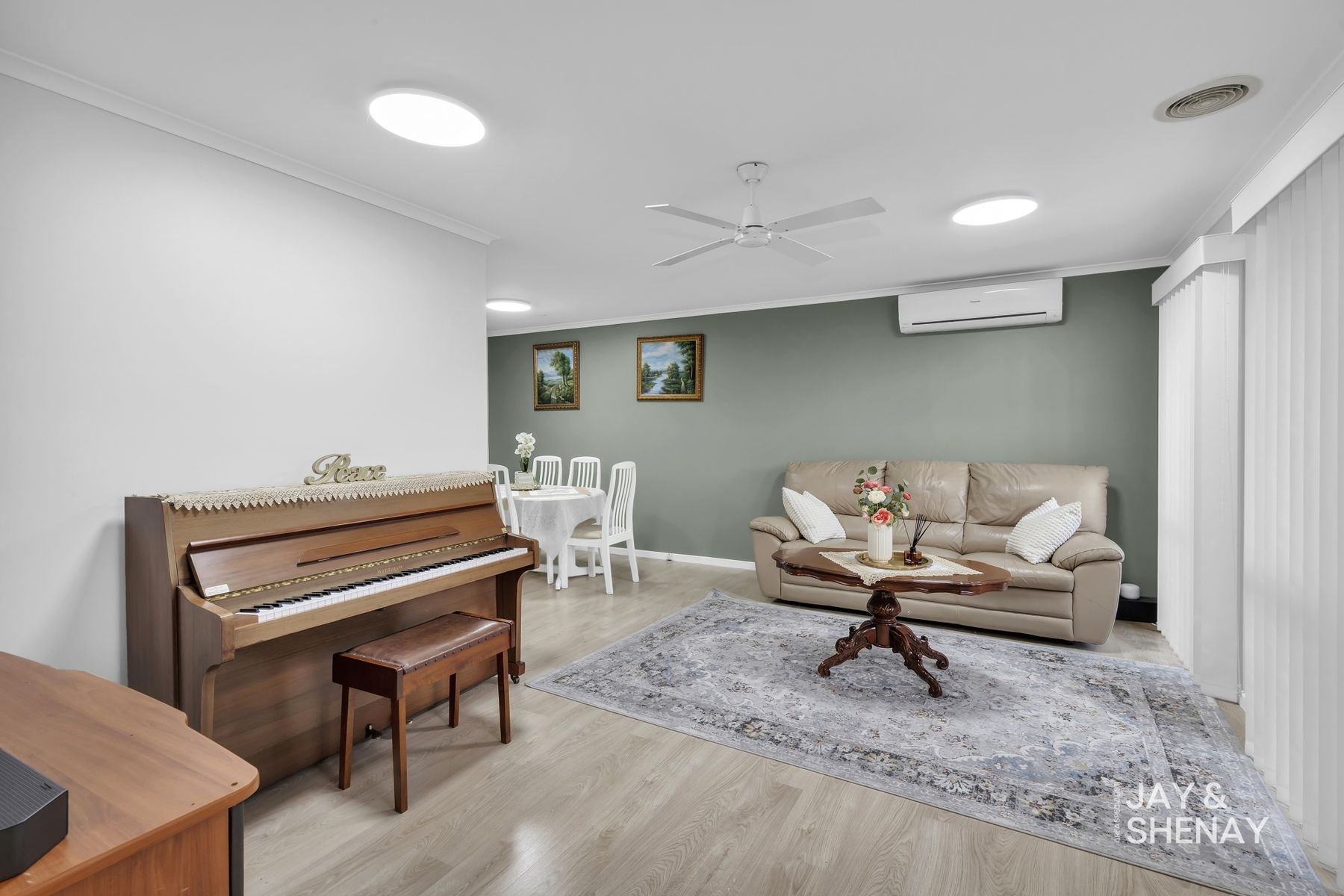 6 Robinvale Court, Endeavour Hills, VIC 3802, Endeavour Hills - Thumbnail 2