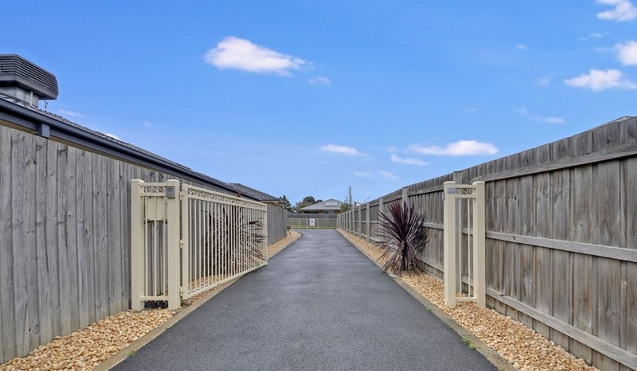 1/32 Duxbury Drive, Traralgon VIC 3844, Traralgon - Thumbnail 2