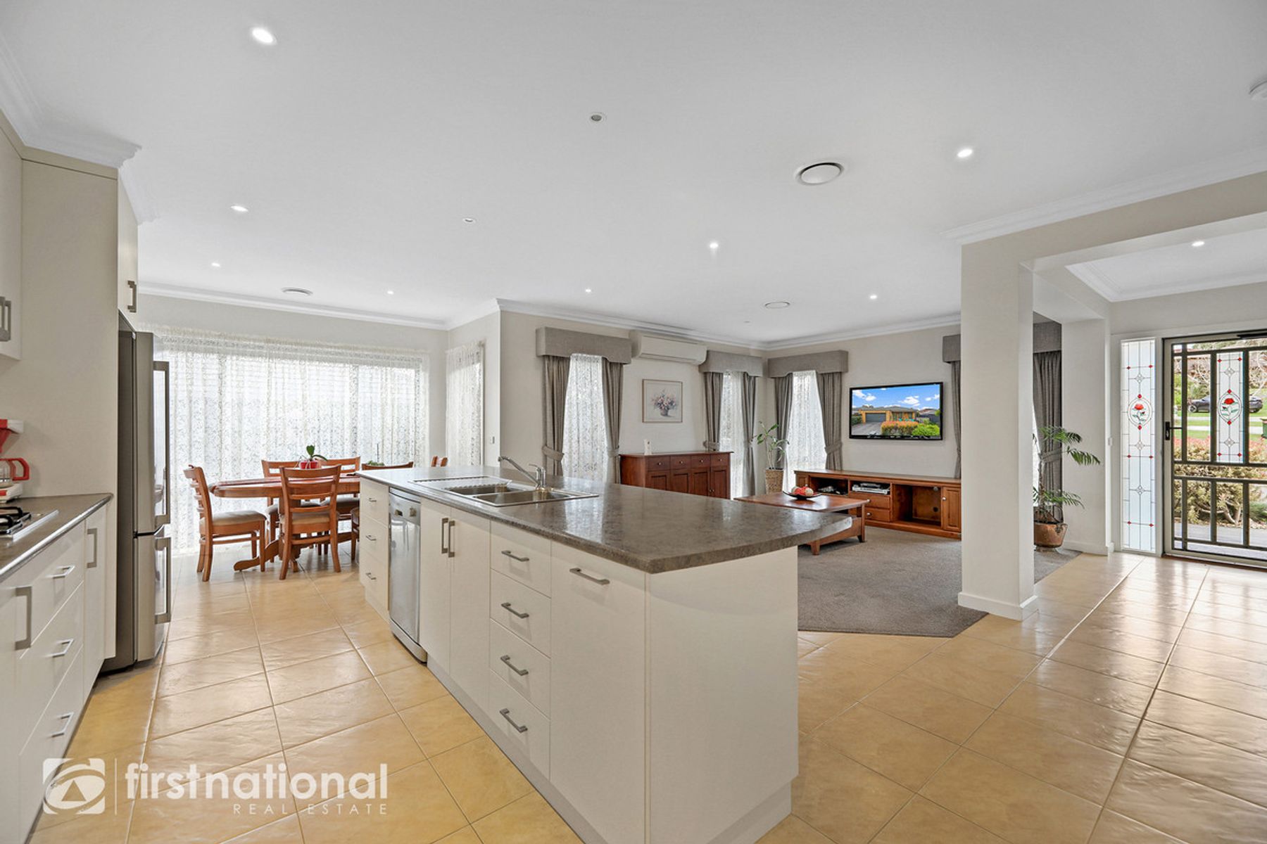 17 McMillan Drive, Warragul, VIC 3820, Warragul - Thumbnail 2