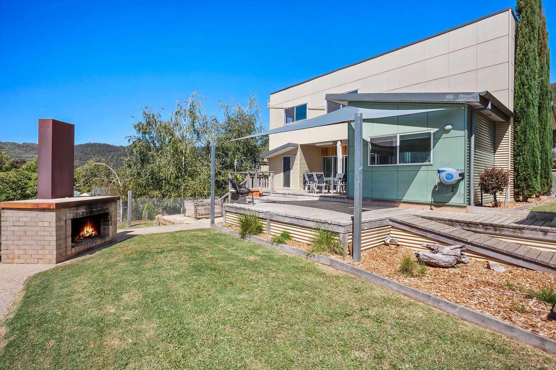 2 Orchard Court, Bright VIC 3741, Bright - Thumbnail 2