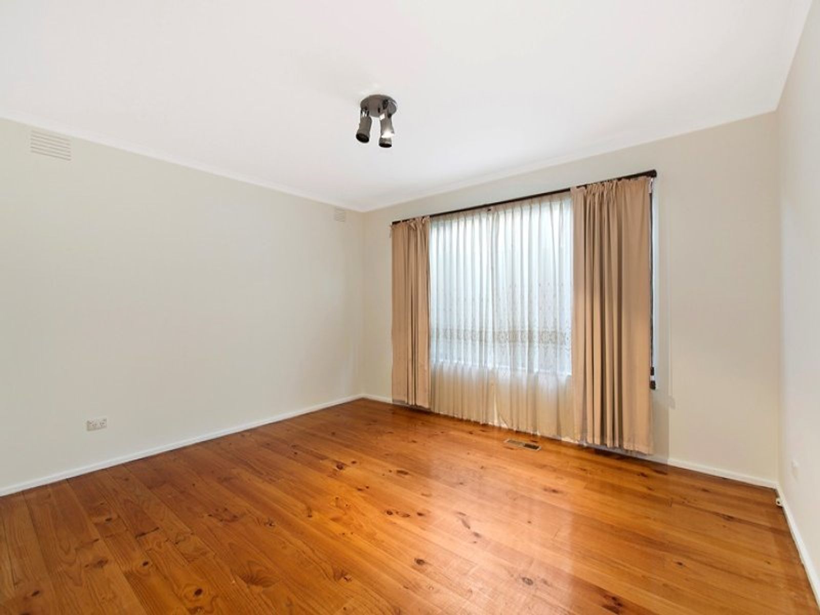 9 Elmhurst Street, Noble Park North, VIC 3174, Noble Park North - Thumbnail 6