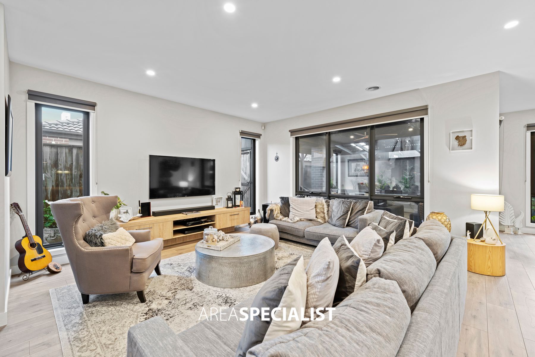 26 Hallyburton Drive, Clyde North, VIC 3978, Clyde North - Thumbnail 4