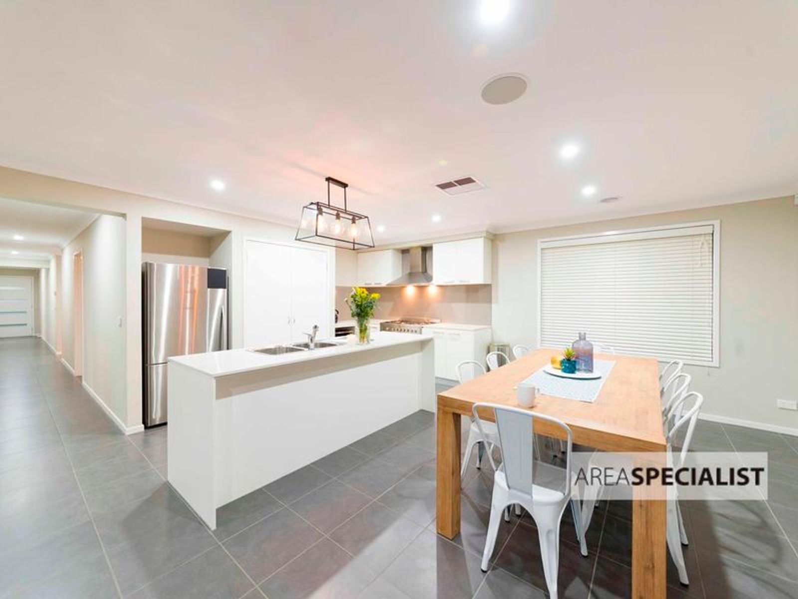 35 Mariposa Grove, Cranbourne, VIC 3977, Cranbourne - Thumbnail 3