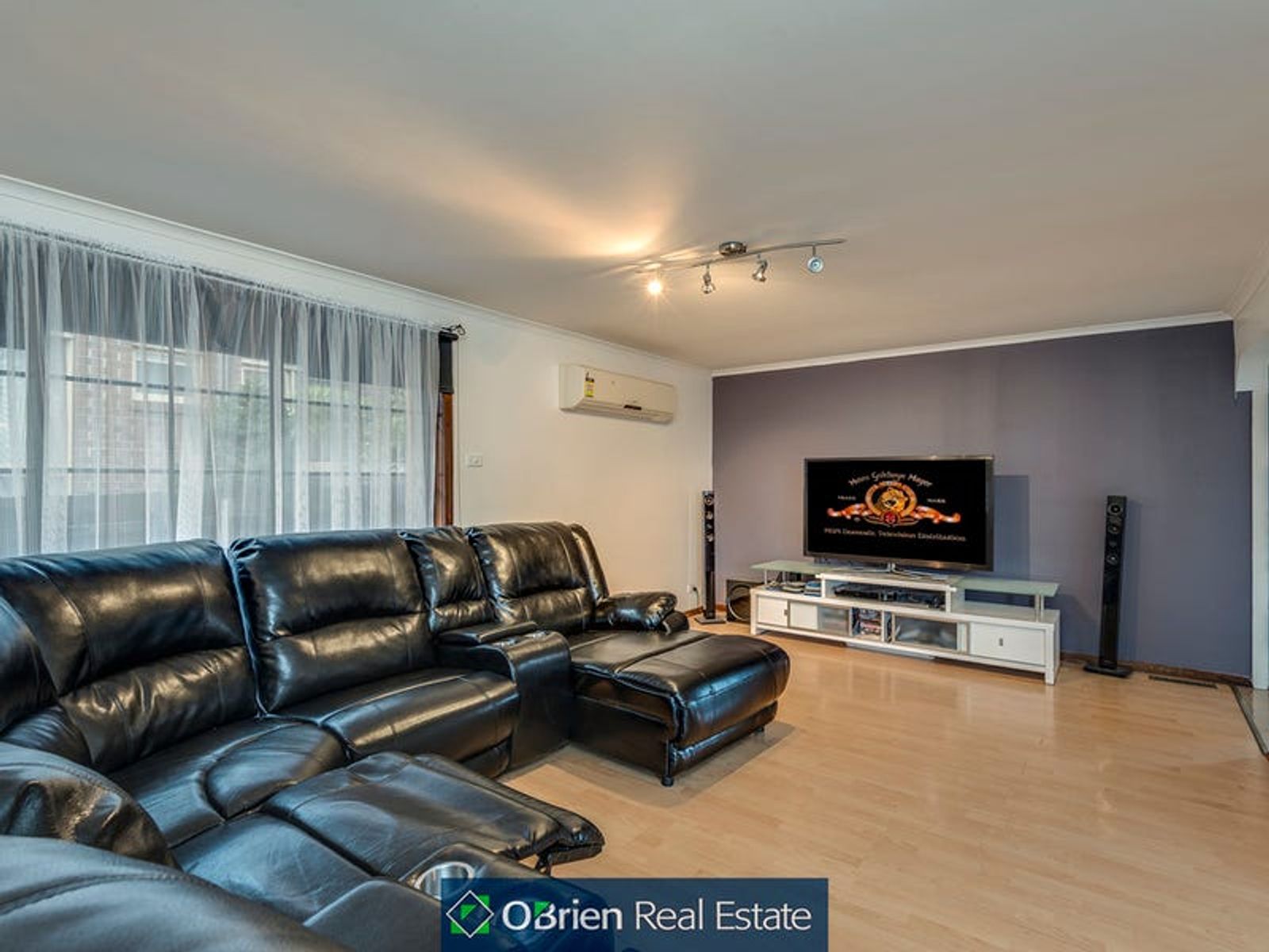 227 James Cook Drive, Endeavour Hills, VIC 3802, Endeavour Hills - Thumbnail 2
