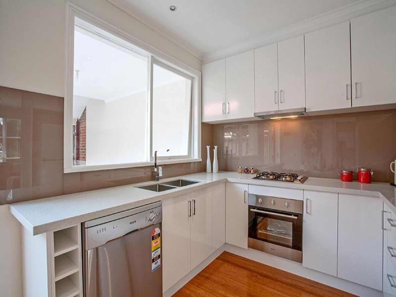 9 Smithfield Road, Kensington - Thumbnail 8