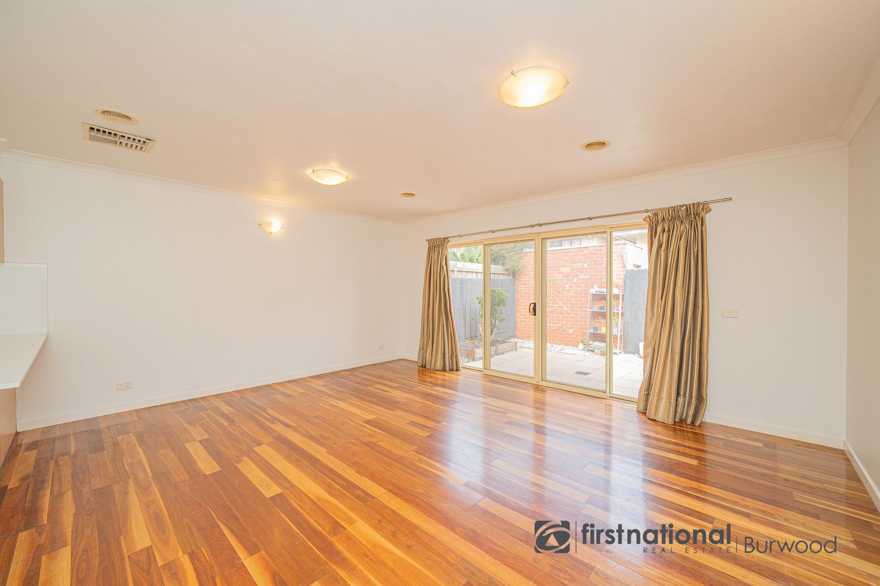 2/9 Packer Street, Murrumbeena VIC 3163, Murrumbeena - Thumbnail 2