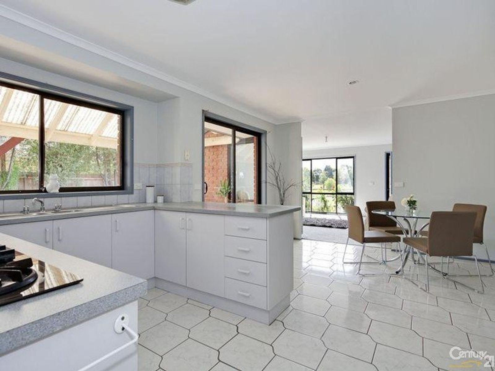 7 Raisell Road, Cranbourne West - Thumbnail 6