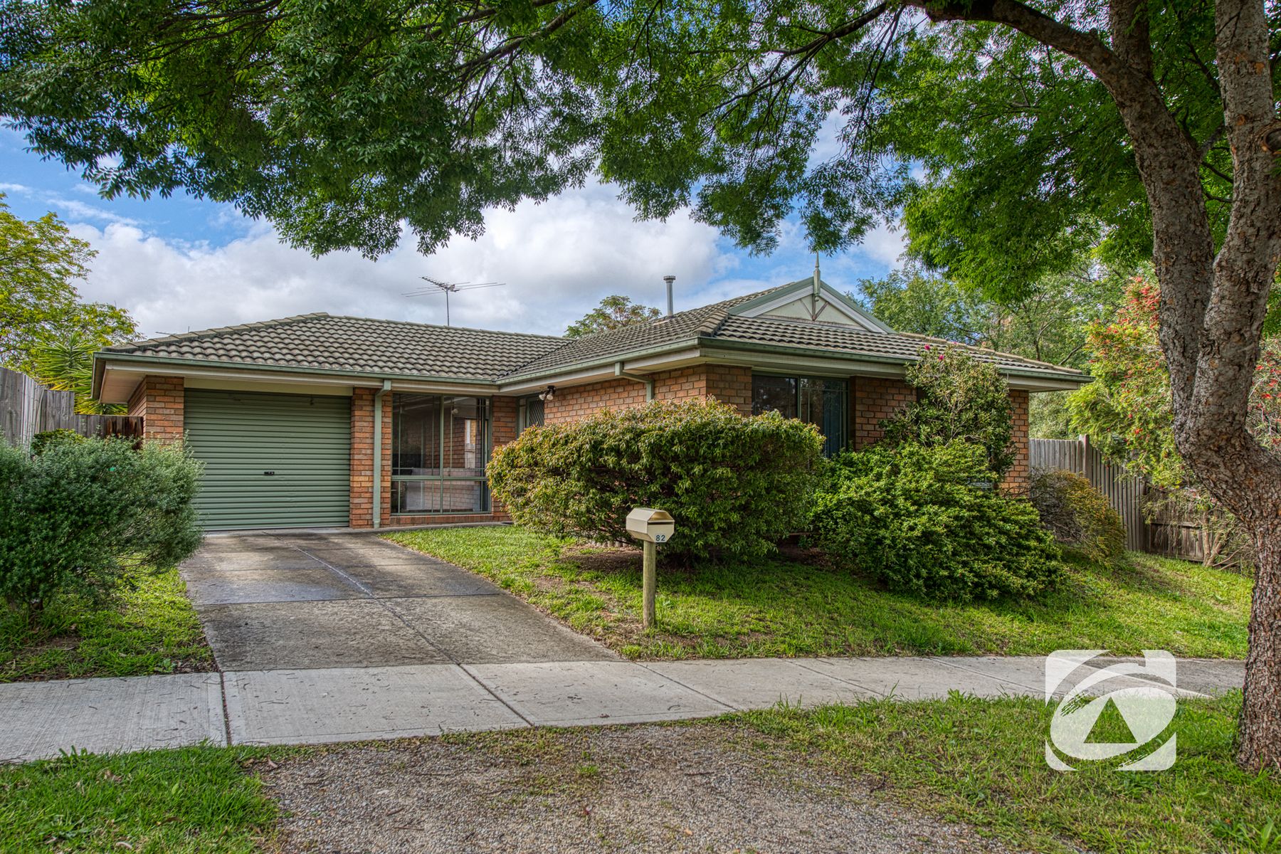 82 Lake View Drive, Narre Warren South VIC 3805