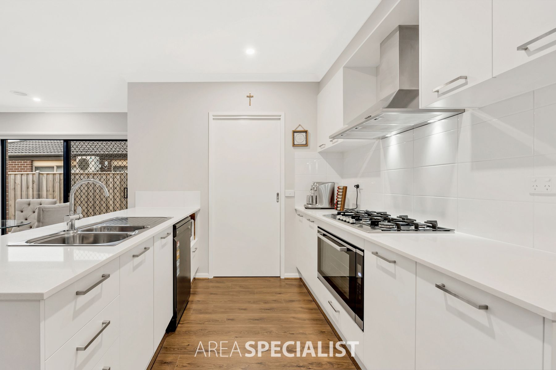 8 Hekela Street, Clyde North, VIC 3978, Clyde North - Thumbnail 4