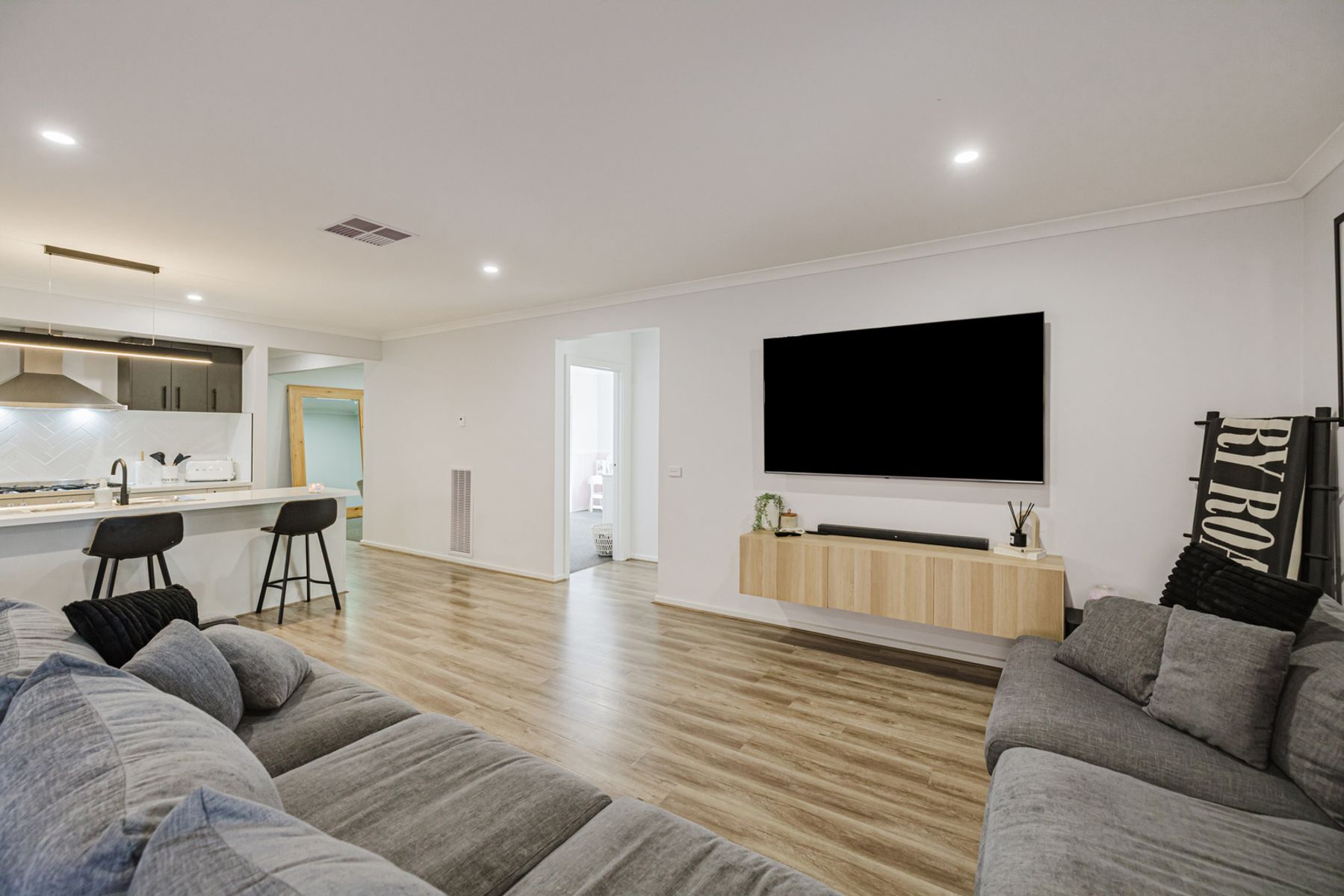 82 Oldbridge Boulevard, Weir Views VIC 3338, Weir Views - Thumbnail 3