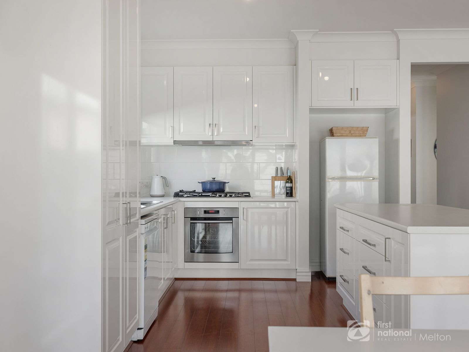 019 Open2view ID943983 13 Romsey Terrace