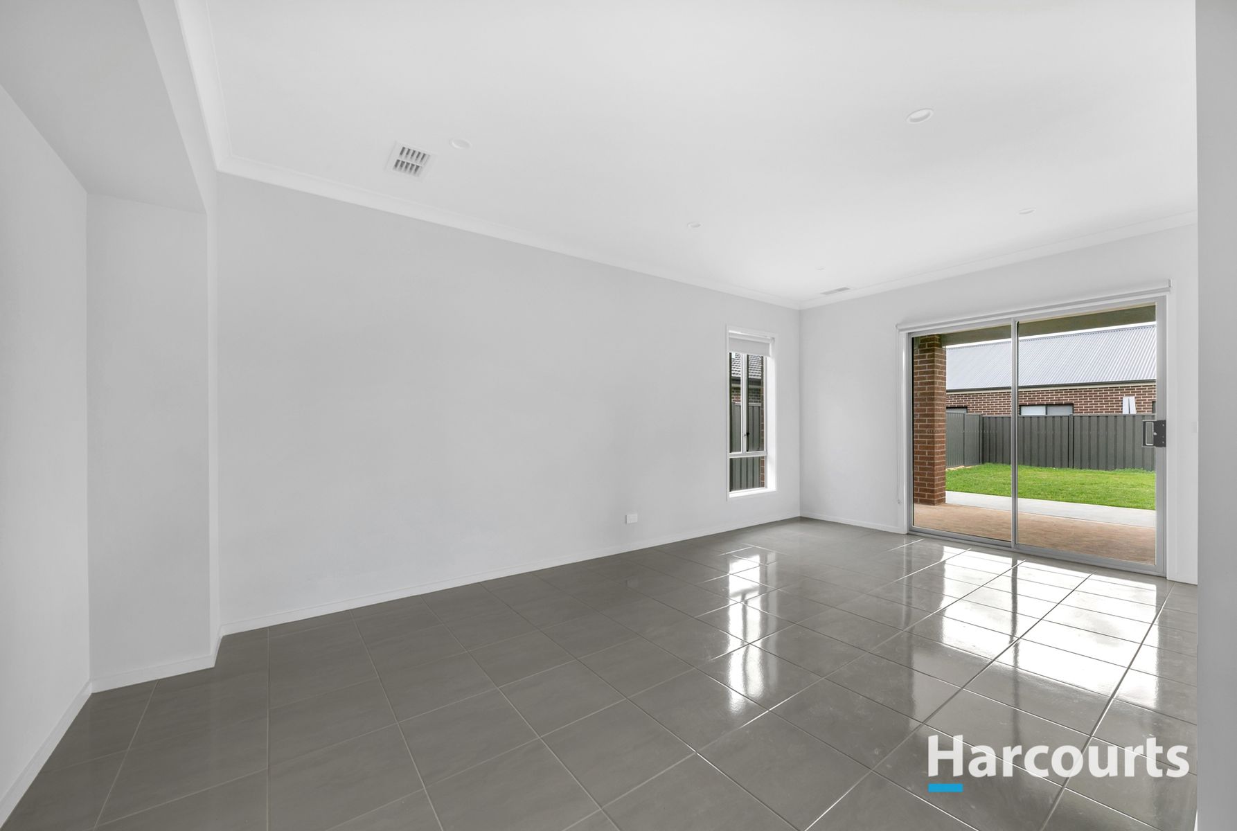 44 Atherstone Boulevard, Strathtulloh, VIC 3338, Strathtulloh - Thumbnail 4